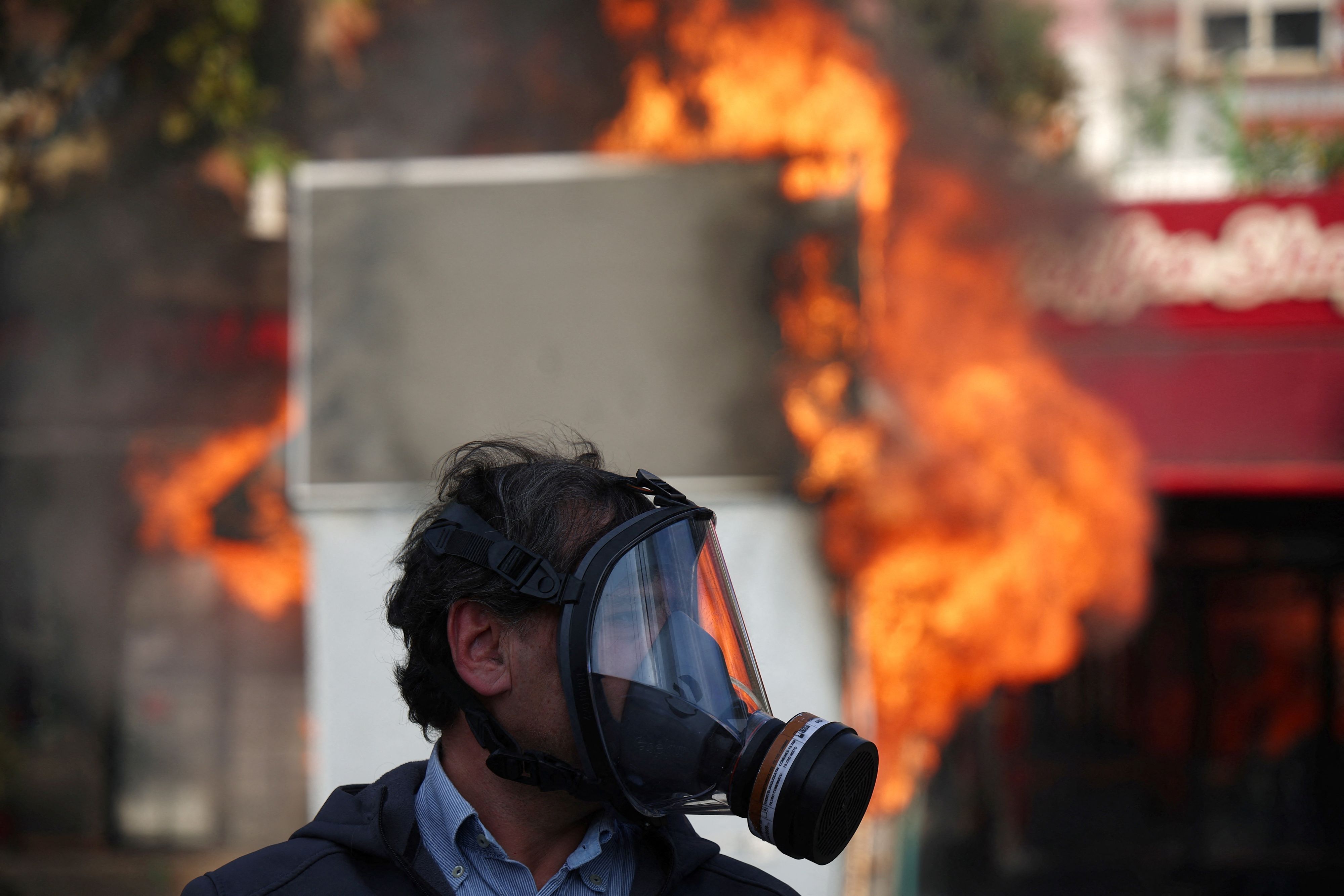 In der albanischen Hauptstadt Tirana haben am Mittwoch erneut Hunderte Menschen gegen die Regierung und für bessere Studienbedingungen demonstriert.