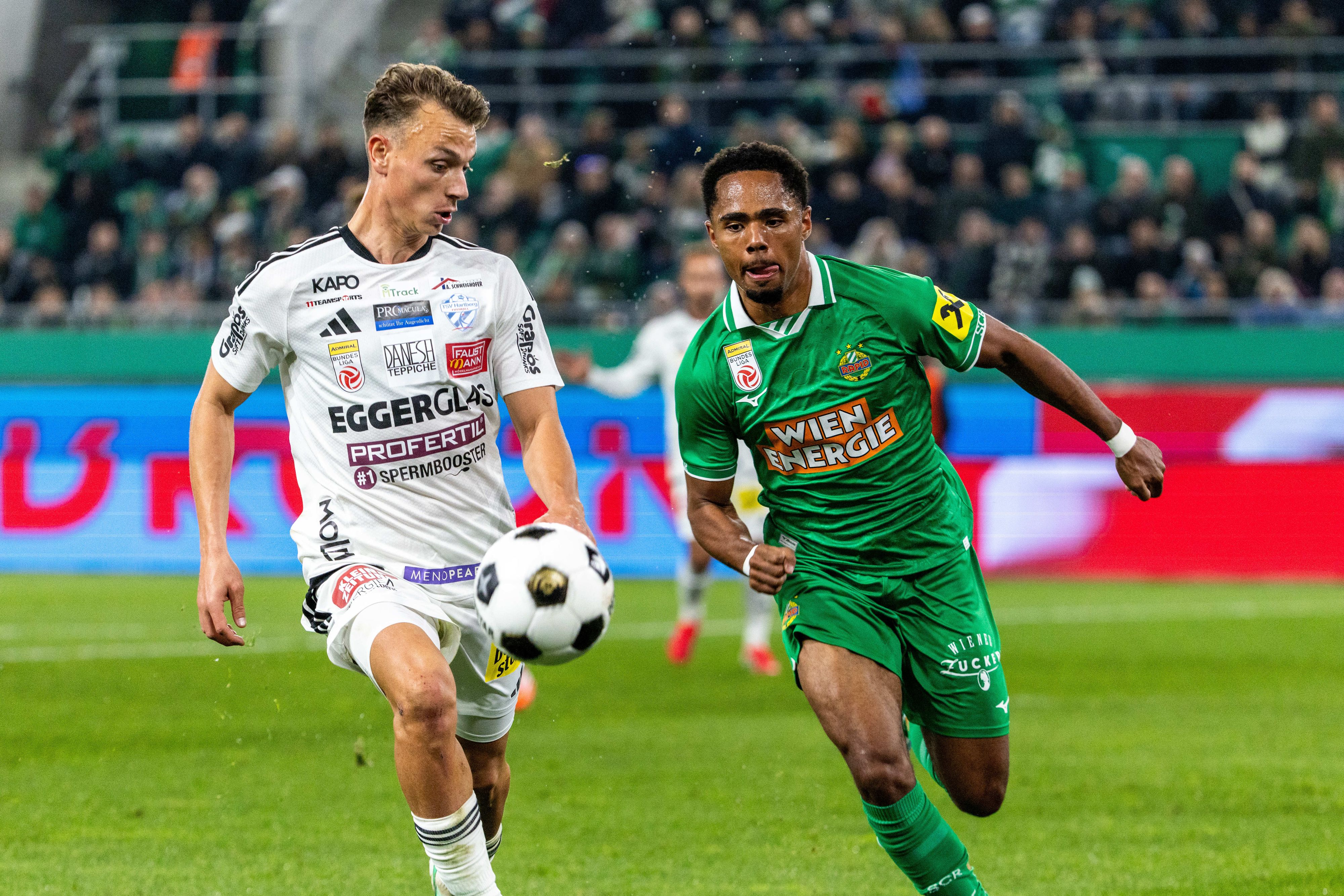Heute.at - Rapid-Doppelpacker von seinem Teamkollegen überrascht