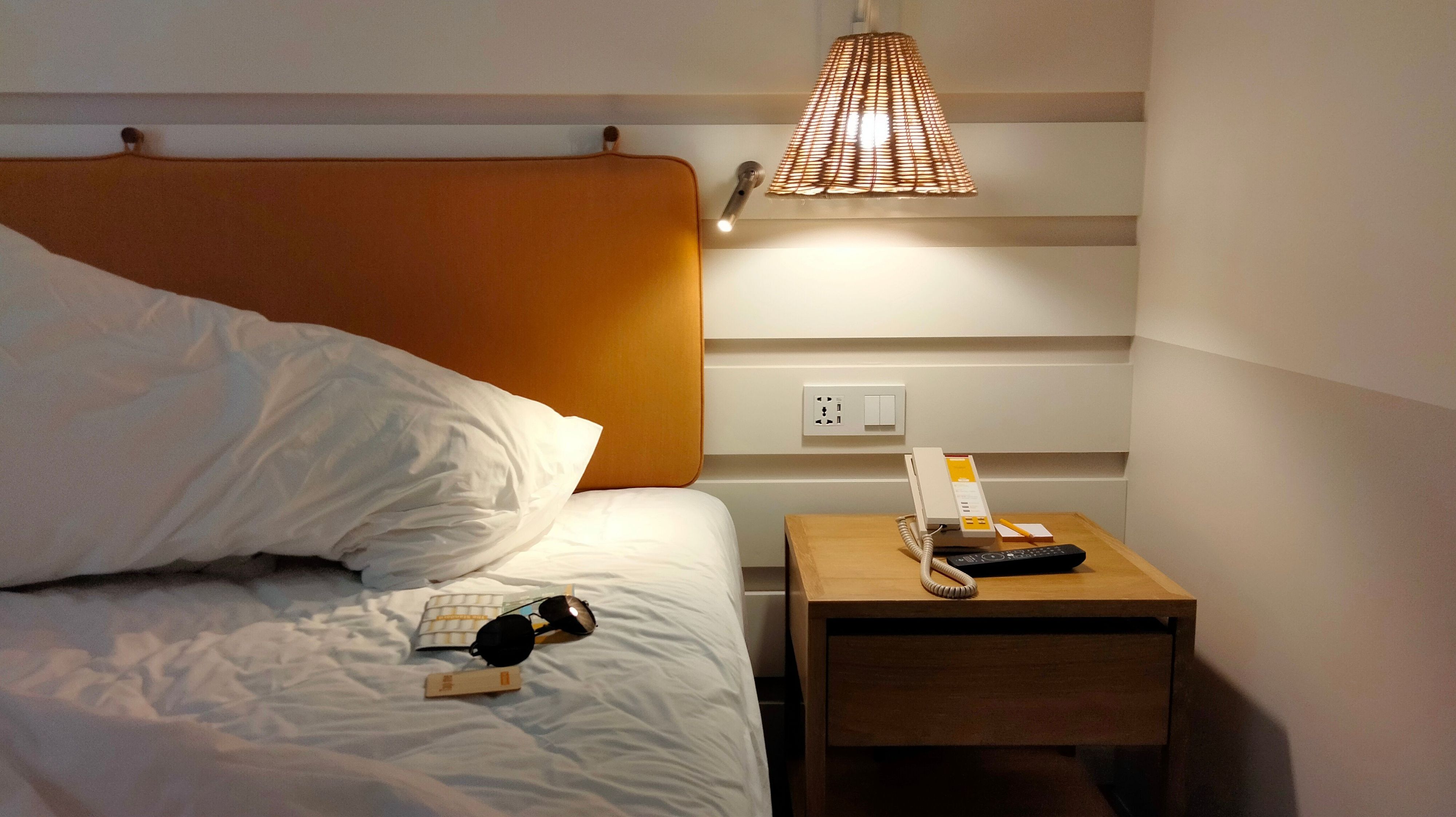 Ein Hotelzimmer kann noch so einladend aussehen – manche unangenehmen Überraschungen entdeckst du erst auf den zweiten Blick. 