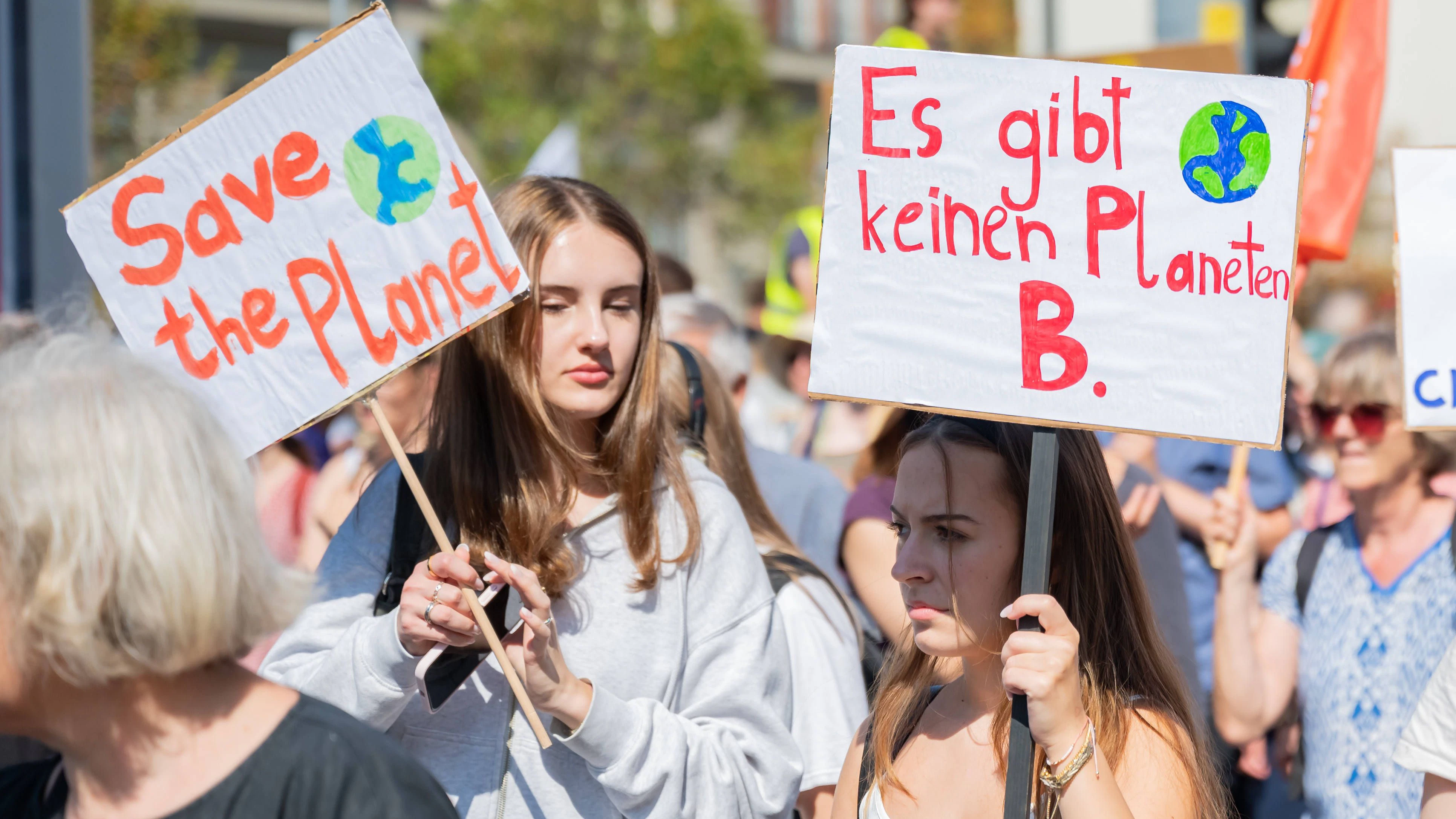 20230915 Klimastreik Demonstration in Wien WIEN, OESTERREICH - 15. SEPTEMBER: TeilnehmerInnen der von Fridays for Future Austria organisierte Demonstration unter dem Motto -Zukunft fuer alle-Jetzt handeln- anlaesslich des Weltweiter Klimastreiks 2023 am 15. September in Wien, Oesterreich 230915_SEPA_17_231 Copyright: xIsabellexOuvrardx SEPAxMedia