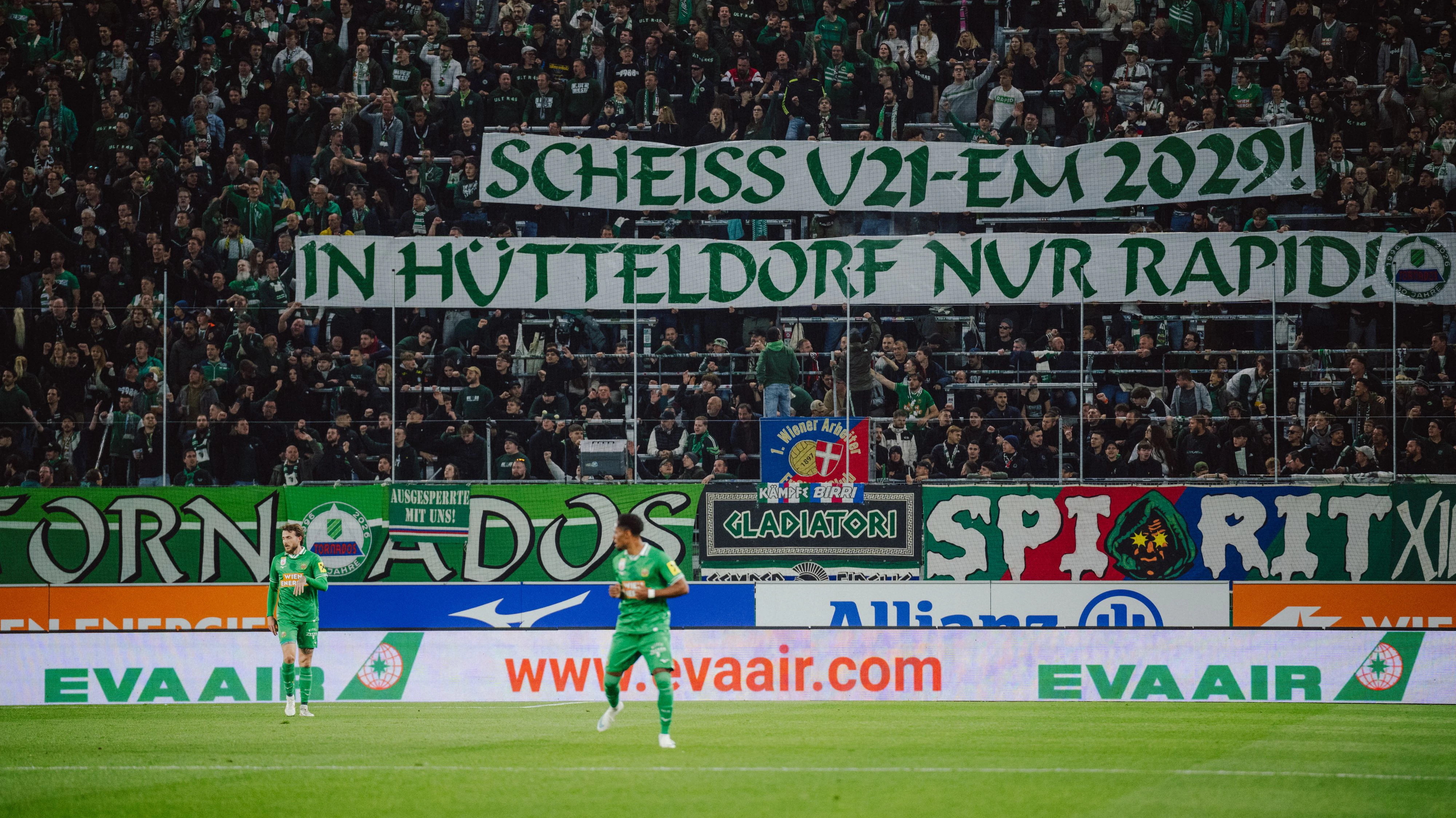Heute.at - Rapid-Fans protestieren gegen Fußball-Spektakel