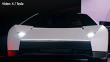 Musks Flugauto: Tesla zeigt Sportwagen mit Raketendüsen