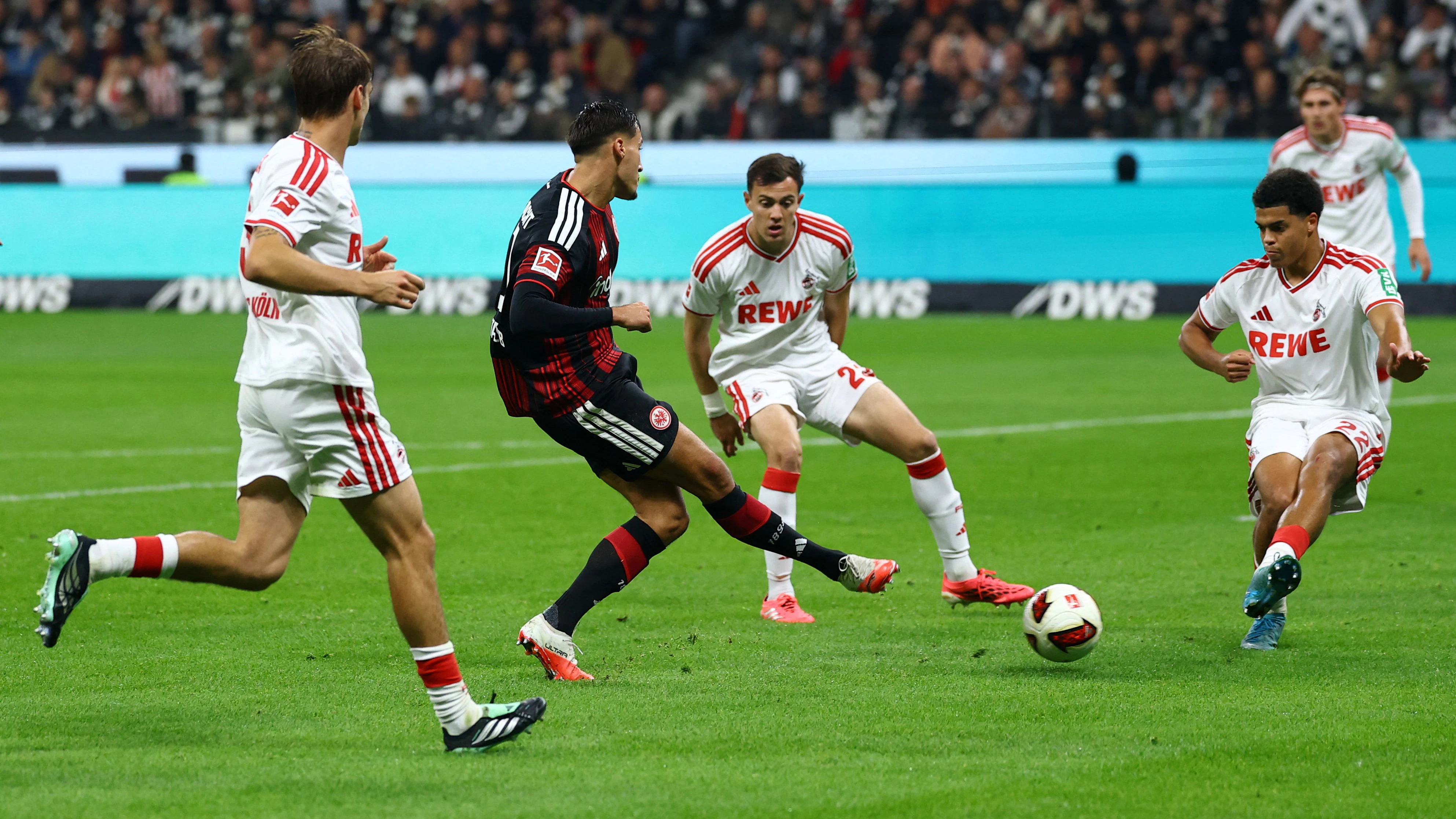 Eintracht Frankfurt gewinnt gegen Köln. 