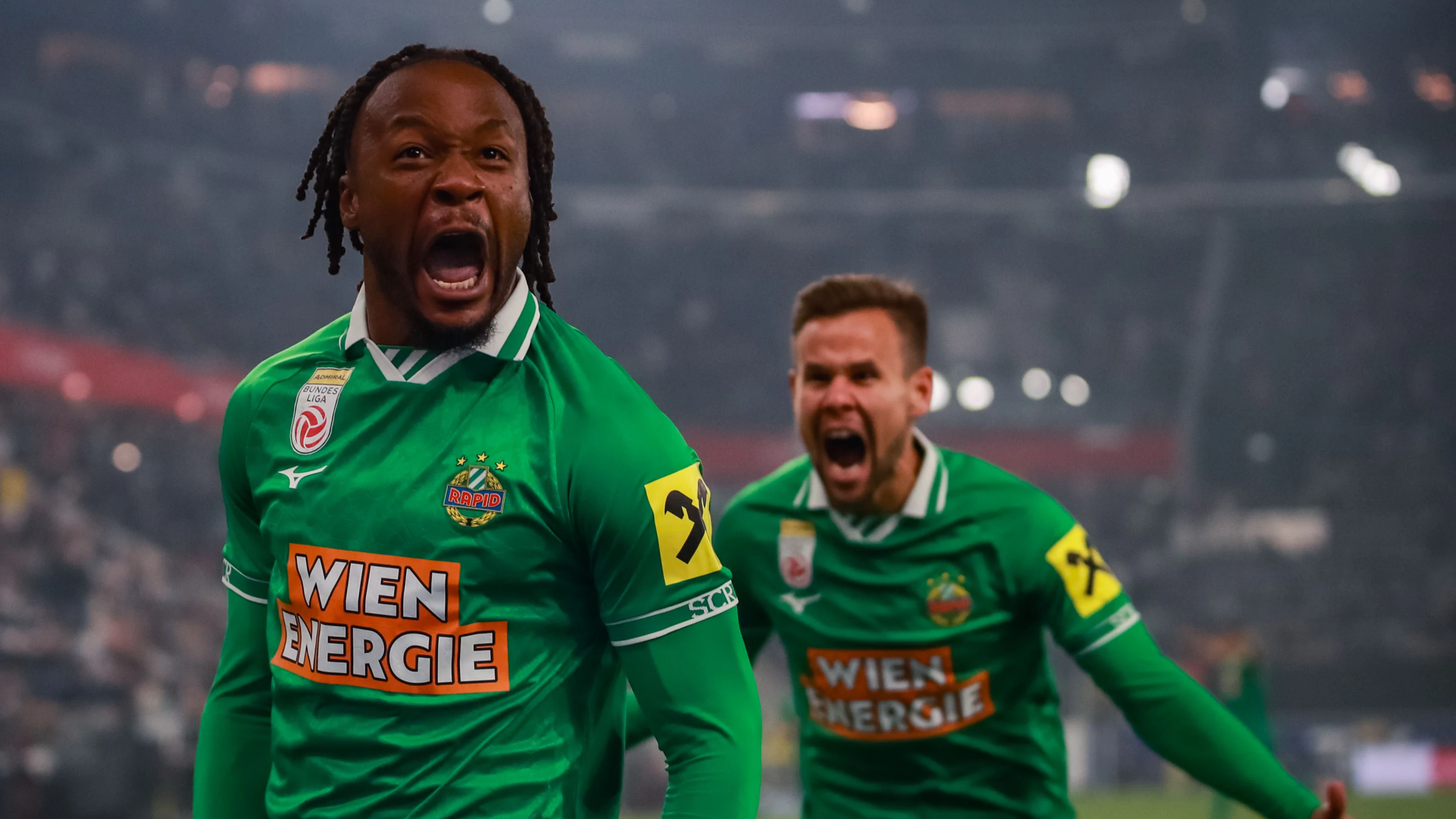 LINZ,AUSTRIA,11.OCT.26 - SOCCER - ADMIRAL Bundesliga, Linzer ASK vs SK Rapid Wien. Image shows the rejoicing of Claudy Mbuyi (Rapid) and Luis Schaub (Rapid). Photo: GEPA pictures/ Manuel Binder