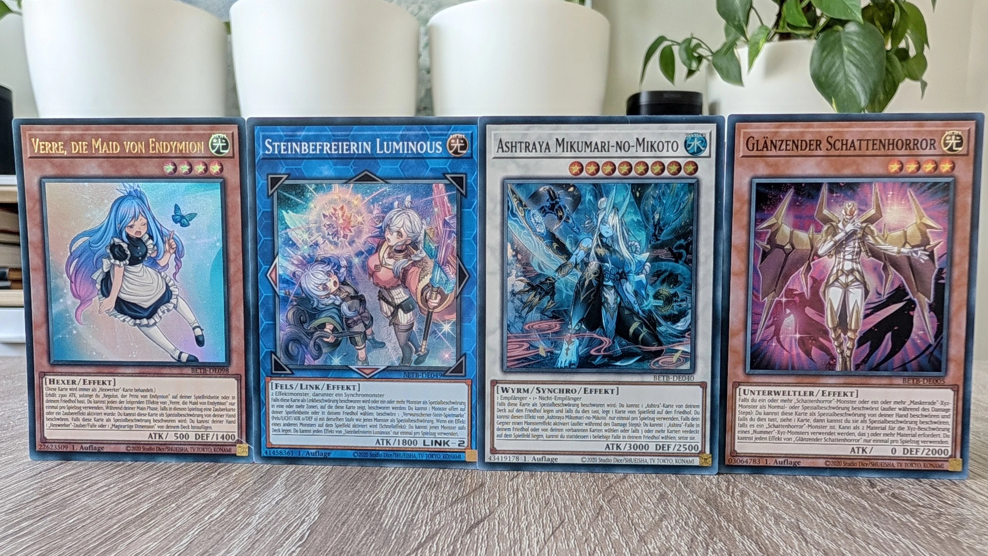 Zusätzliche Starlight-Rare- und Extended-Art-Varianten machen die Erweiterung auch für Sammler interessant.