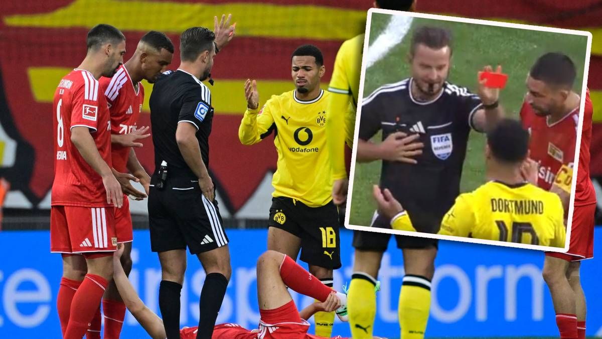 Referee Daniel Schlager zückte zunächst aus Versehen die Rote Karte. 