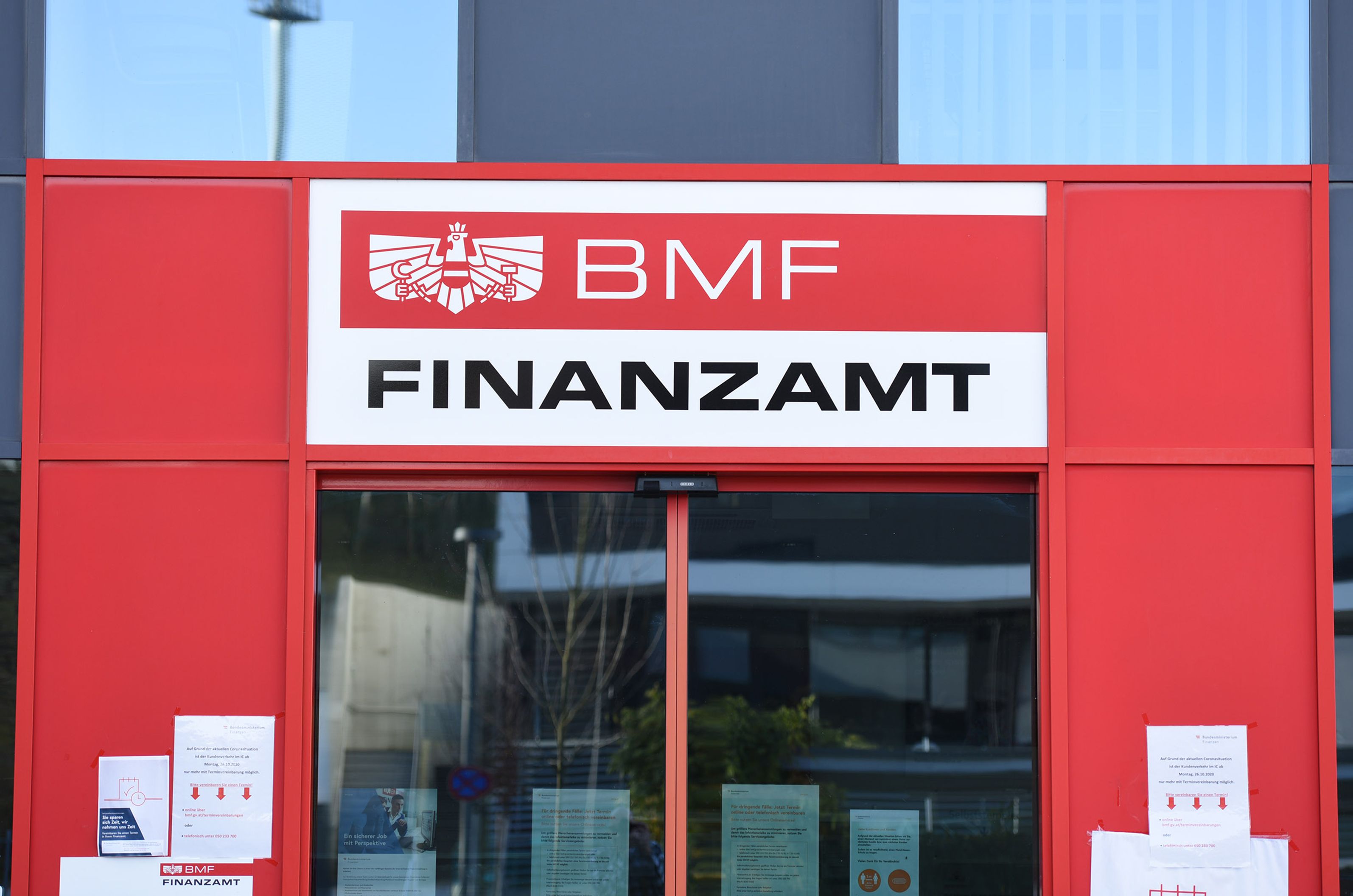 Das Finanzministerium warnt vor immer ausgeklügelteren Betrugsversuchen.