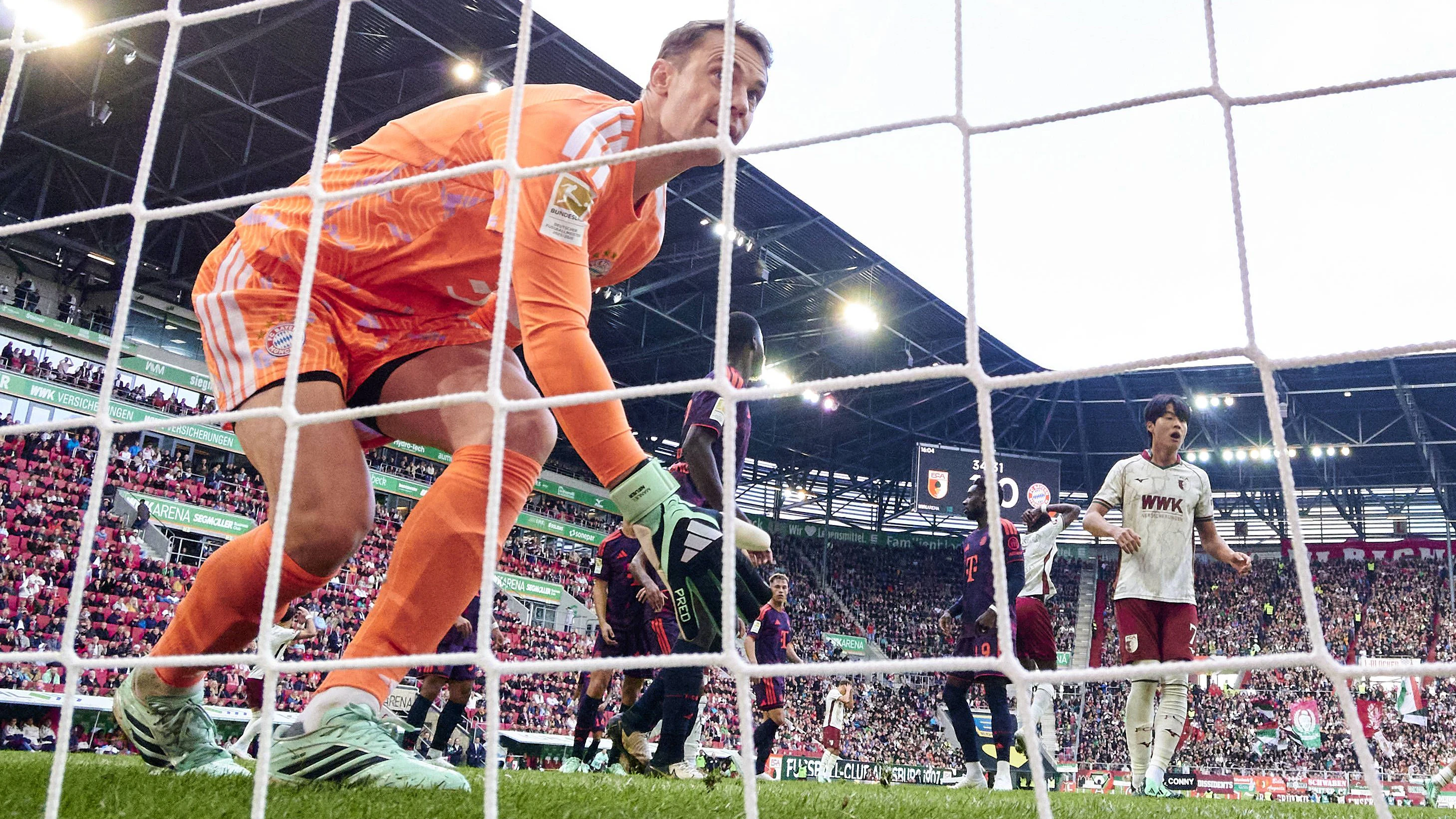 Heute.at - Bayern-Tormann Neuer hat Flüssigkeit im Fuß