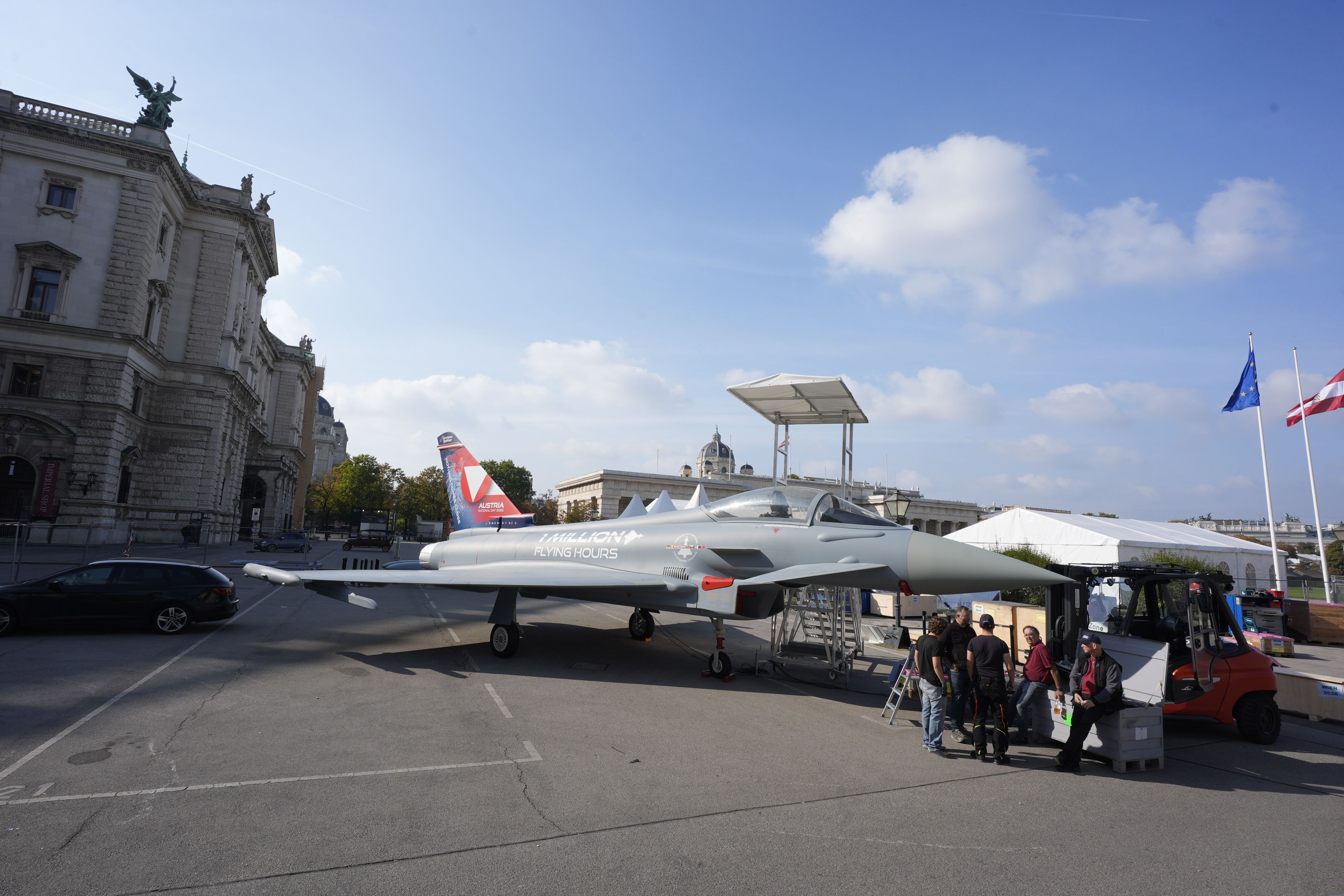 Eurofighter ist schon am Heldenplatz gelandet
