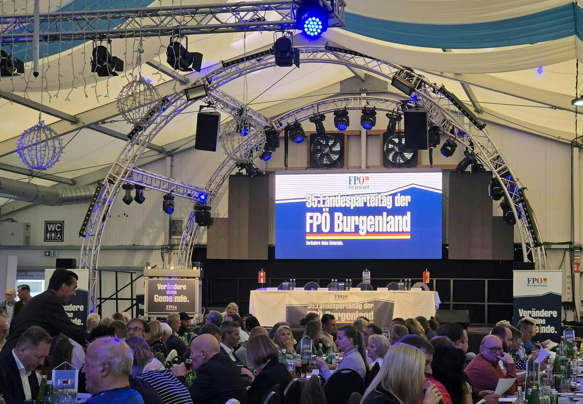 Der Landesparteitag der FPÖ Burgenland hat am Sonntagvormittag, 18. Oktober 2026, unter Protesten begonnen.