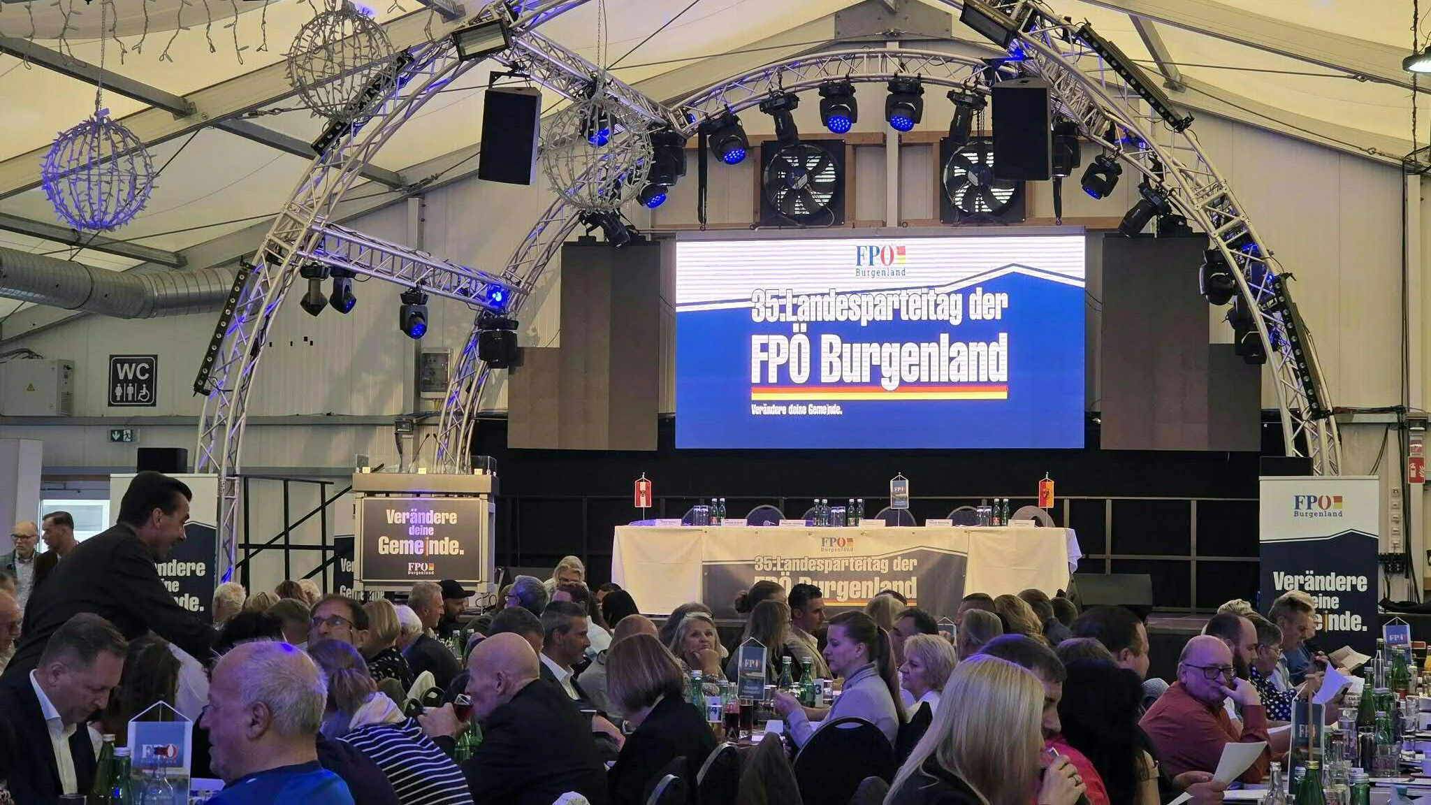 Heute.at - Mann bricht zusammen – Eskalation bei FPÖ-Parteitag