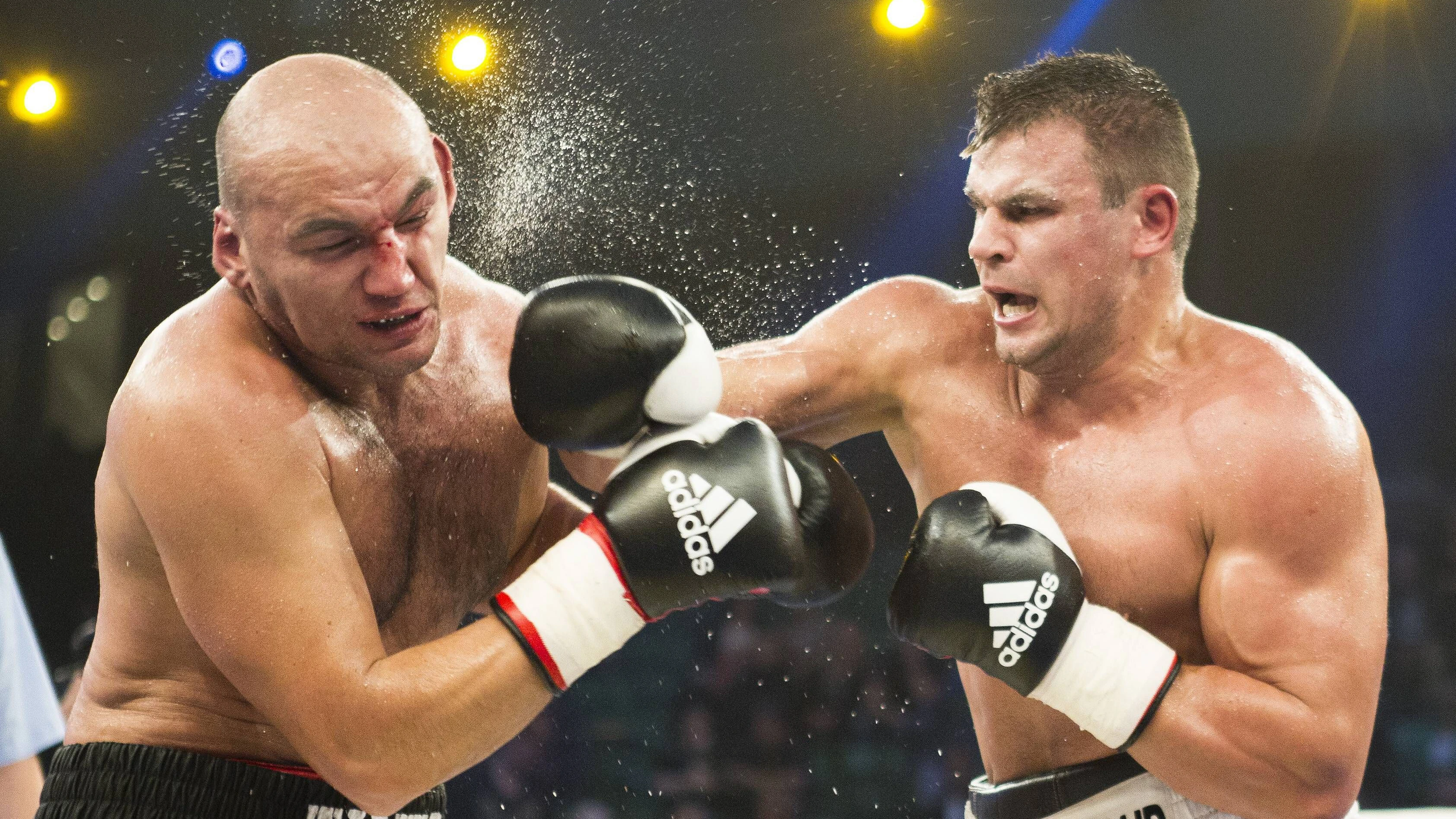 Denis Boytsov (r.) bei seinem Fight 2014 gegen Timur Musafarov