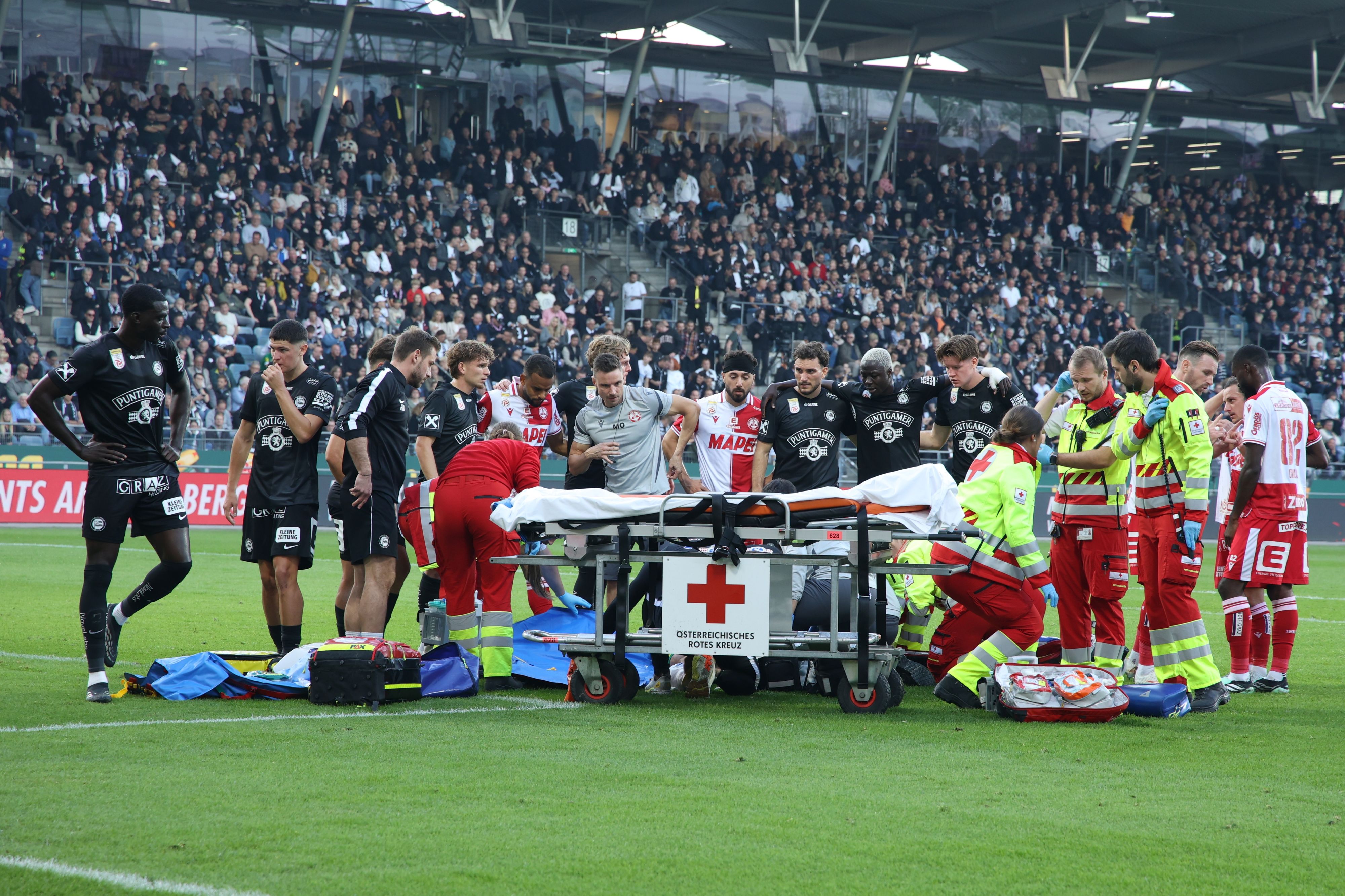 Daniil Khudyakov verletzte sich im Derby schwer. 