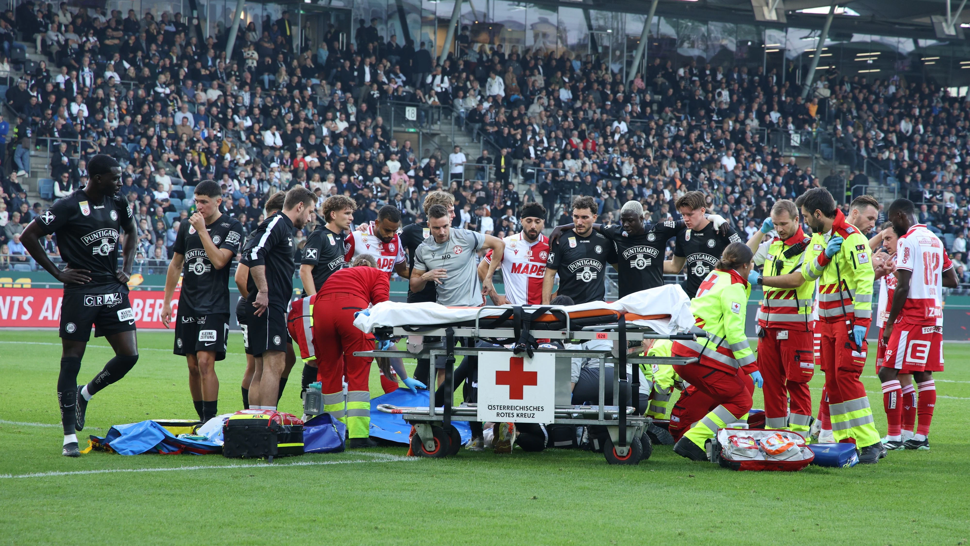 Daniil Khudyakov verletzte sich im Derby schwer. 