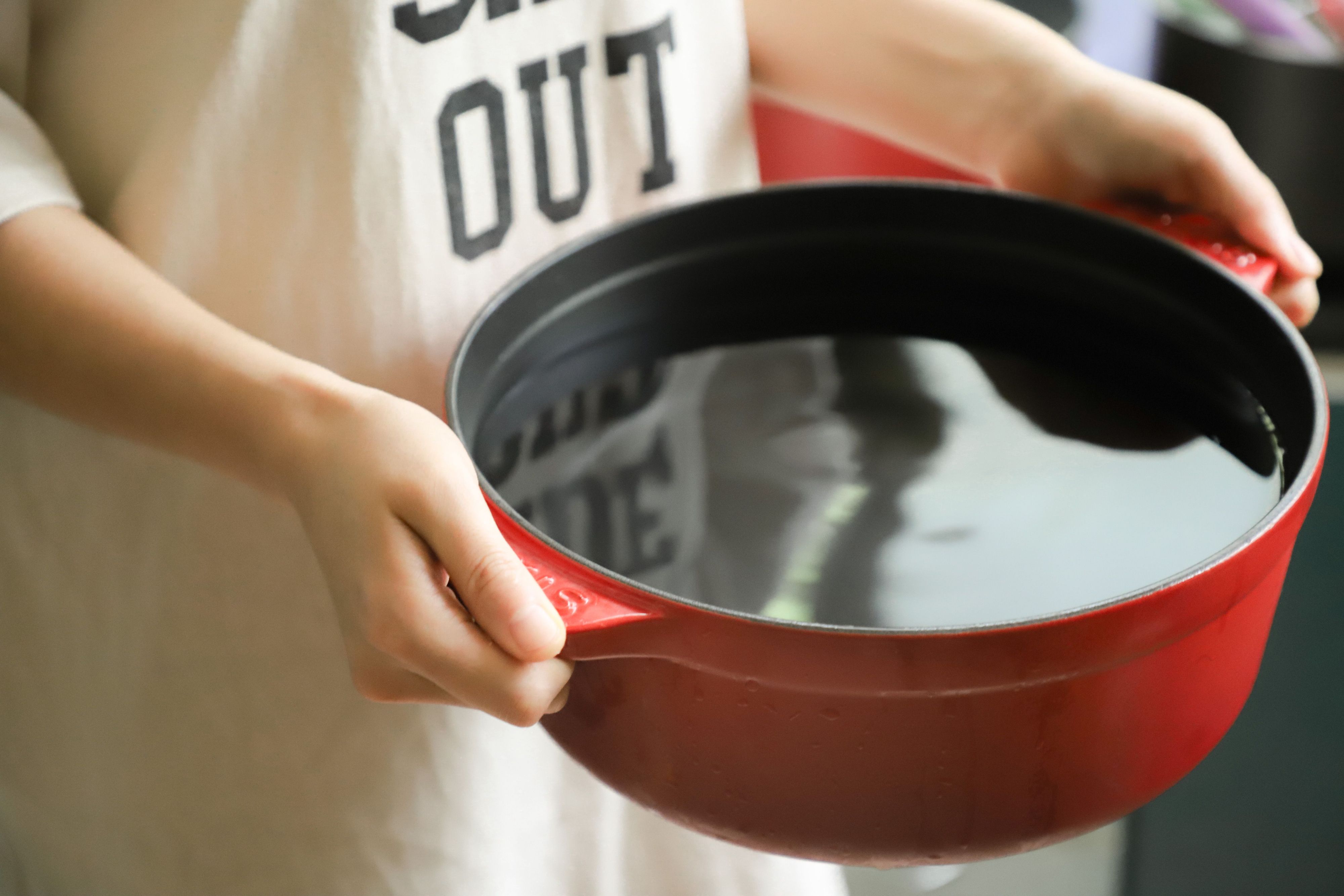 Wer Wasser aus der Ortswasserleitung trinken oder zur Zubereitung von Speisen verwenden möchte, soll es zuvor mindestens drei Minuten lang abkochen.