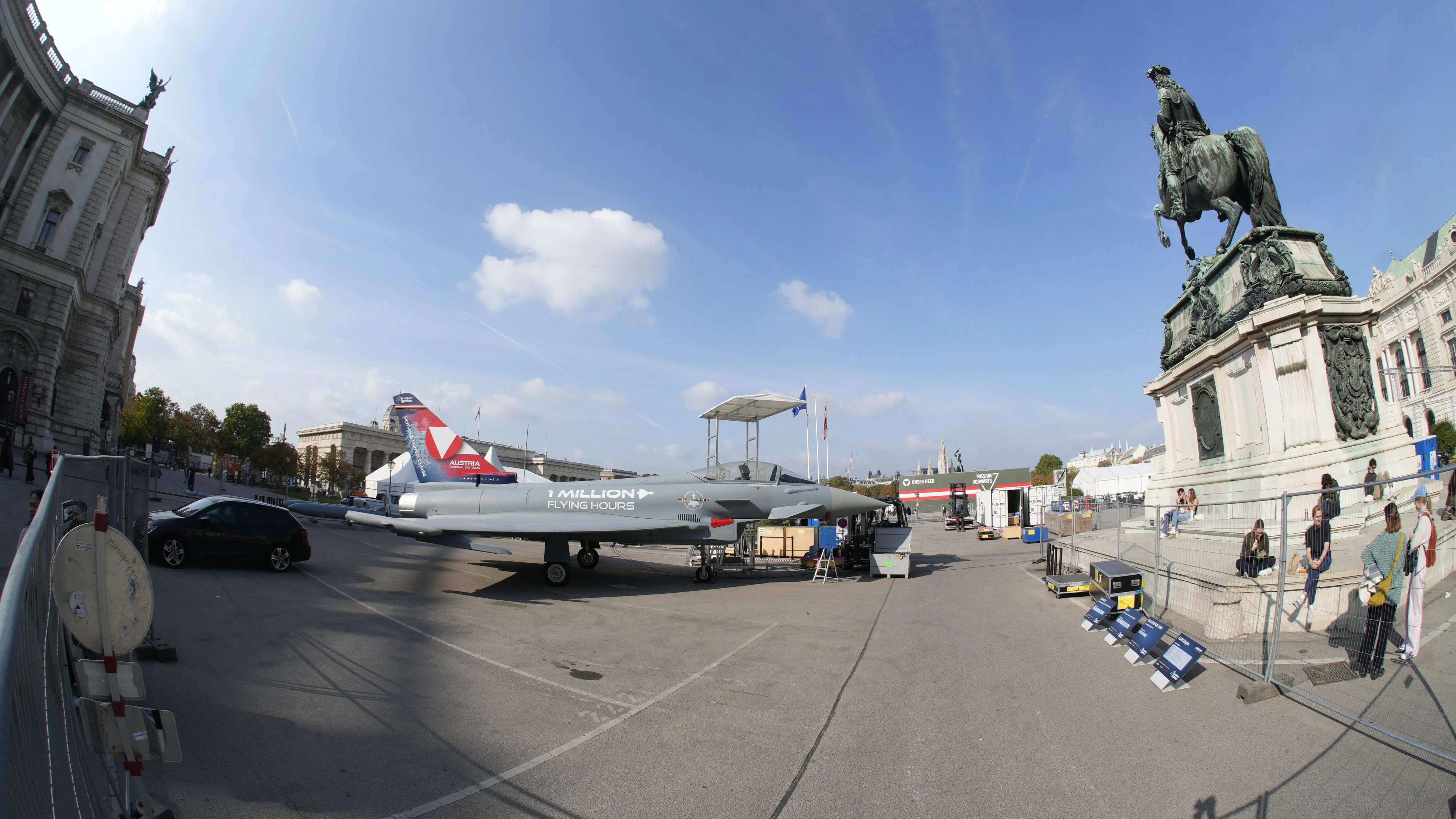 Eurofighter kann schon am Heldenplatz bestaunt werden.