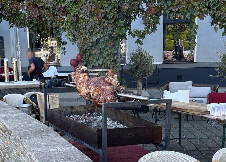 Das Grillen des Kalbes wurde gestoppt, der Grill entfernt.