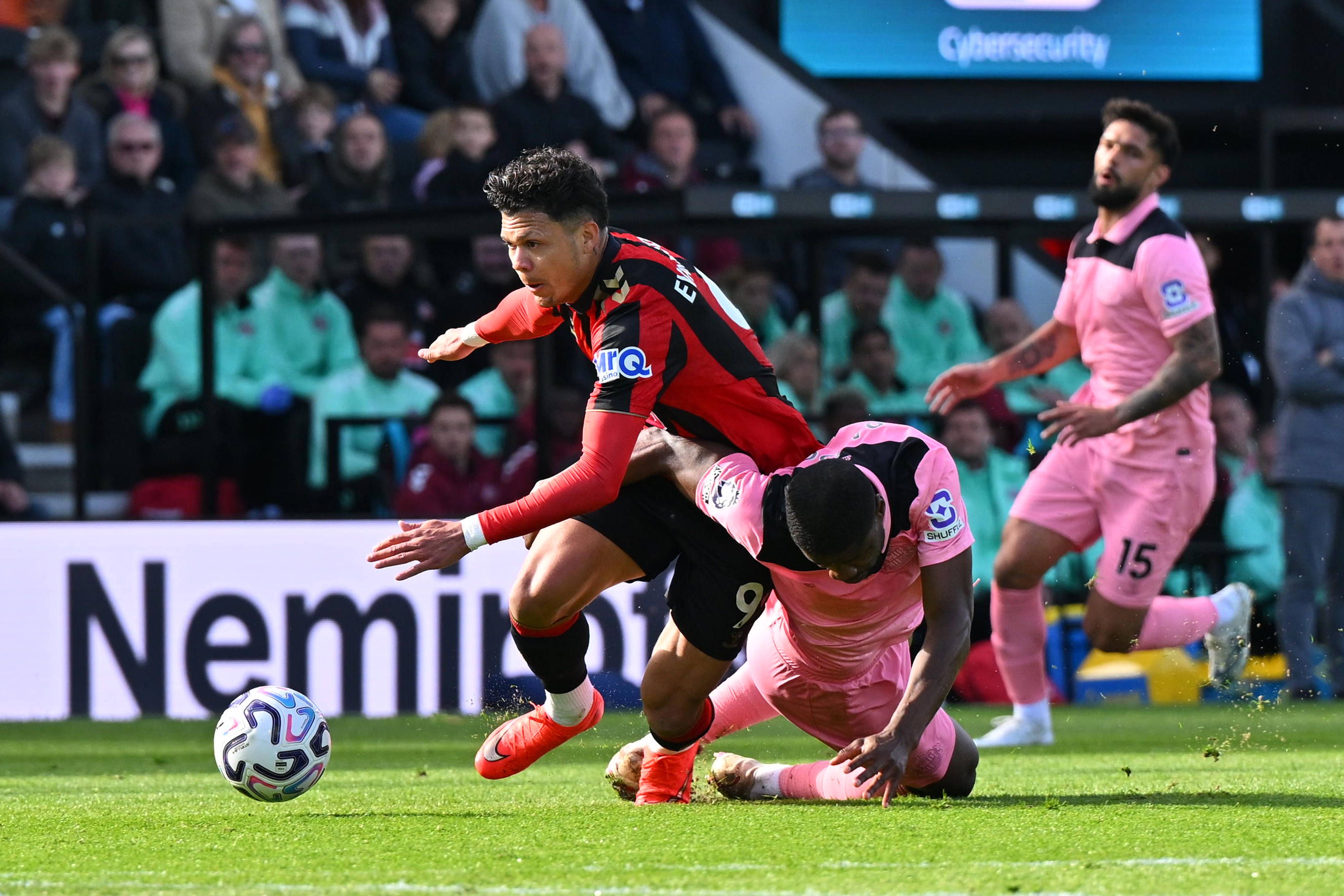 Heute.at - ÖFB-Star Danso fliegt nach Notbremse vom Platz