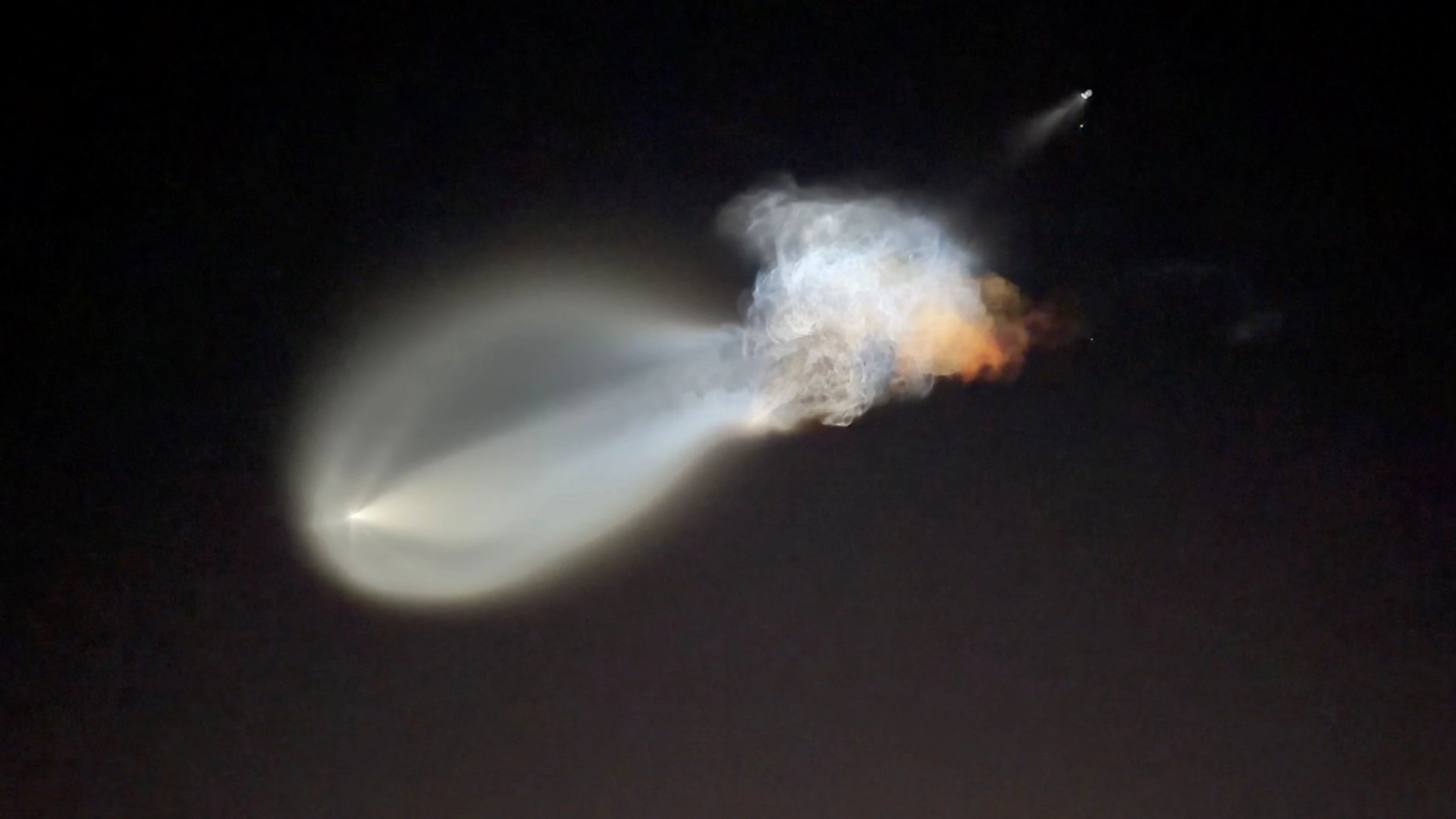 Heute.at - SpaceX-Rakete erzeugt eine leuchtende Weltraumqualle