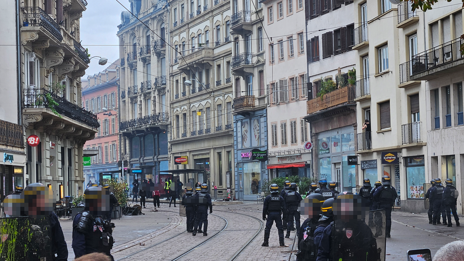 Die Österreicher fanden sich plötzlich inmitten eines Polizeieinsatzes wieder.
