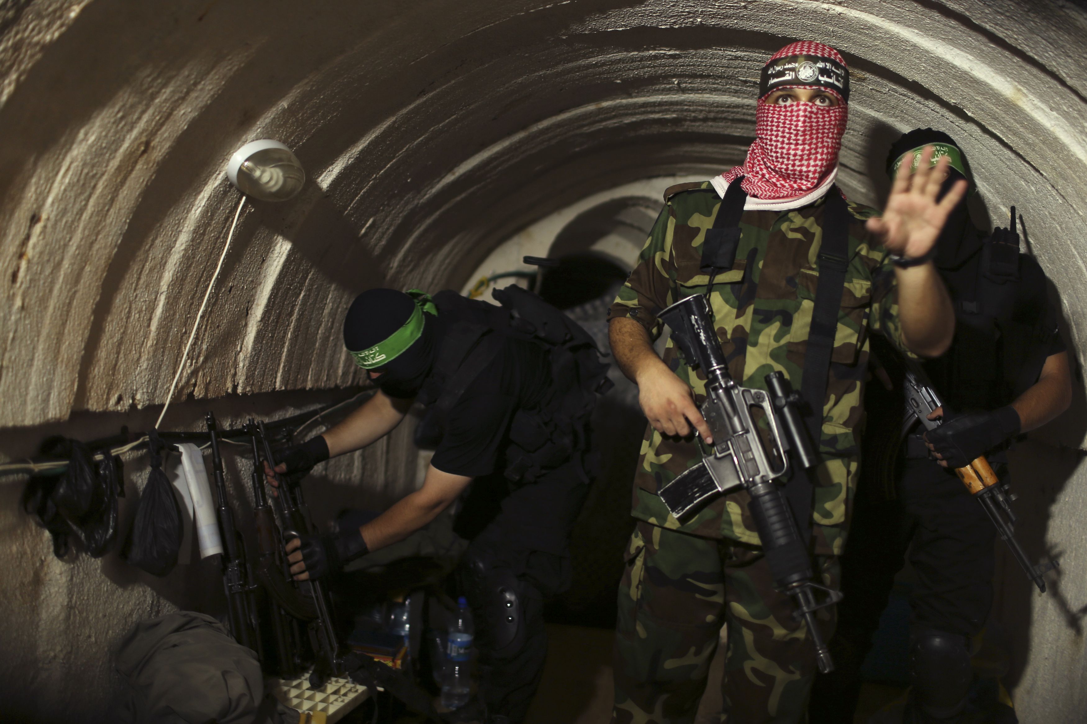Ein palästinensischer Kämpfer der Izz-ad-Din-al-Qassam-Brigaden – des bewaffneten Arms der Hamas-Bewegung: