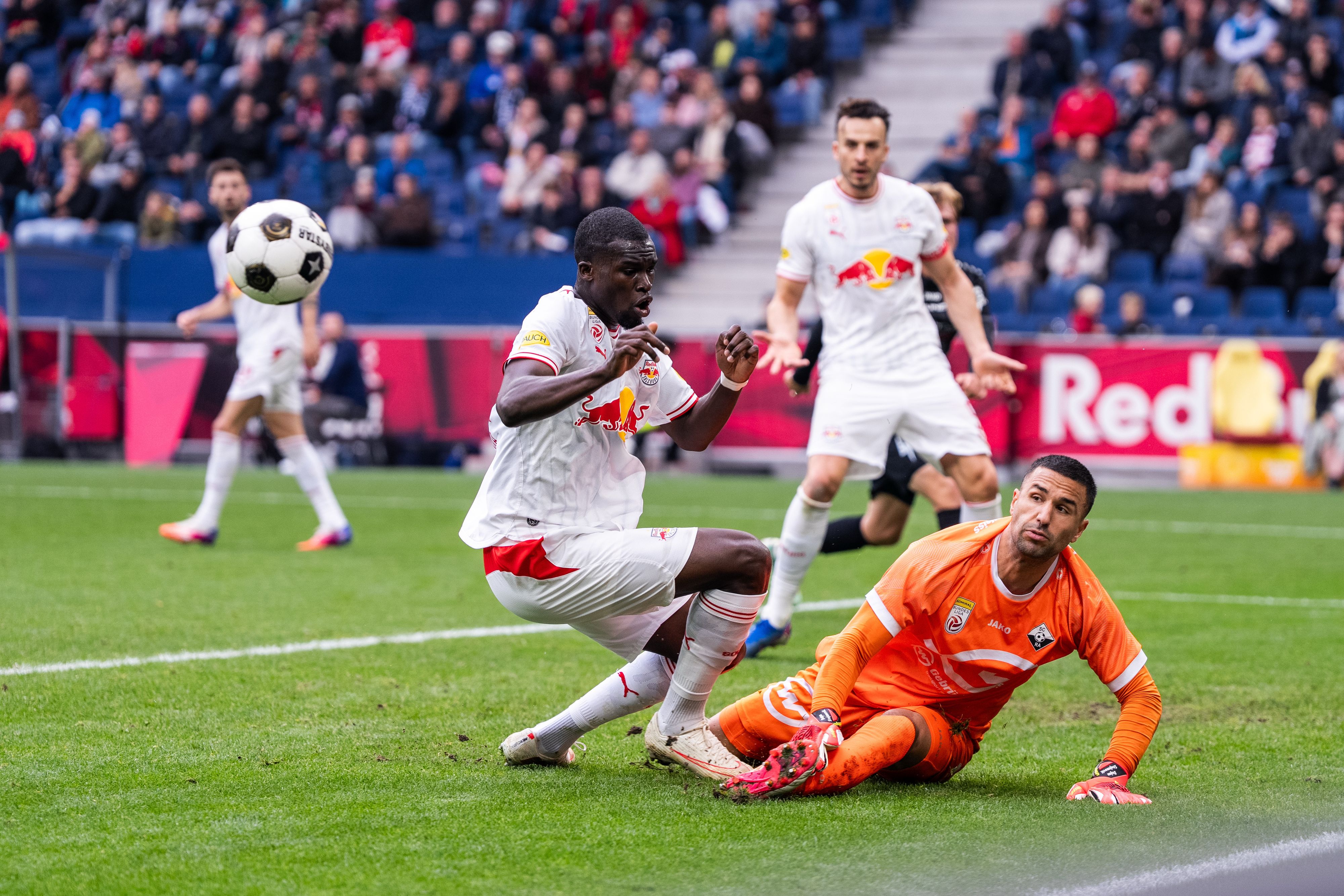 Heute.at - Salzburg bleibt Rapid mit 3:0-Heimsieg auf den Fersen