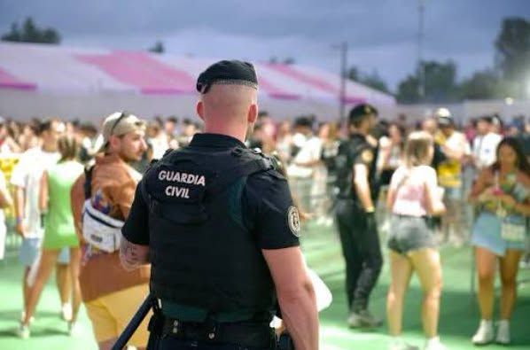 Die Guardia Civil (deutsch: Zivilgarde) ist die nationale Gendarmerie Spaniens. Sie wurde 1844 gegründet und hat eine doppelte Rolle: Sie ist sowohl eine Polizeibehörde mit zivilen Aufgaben als auch ein militärisches Korps