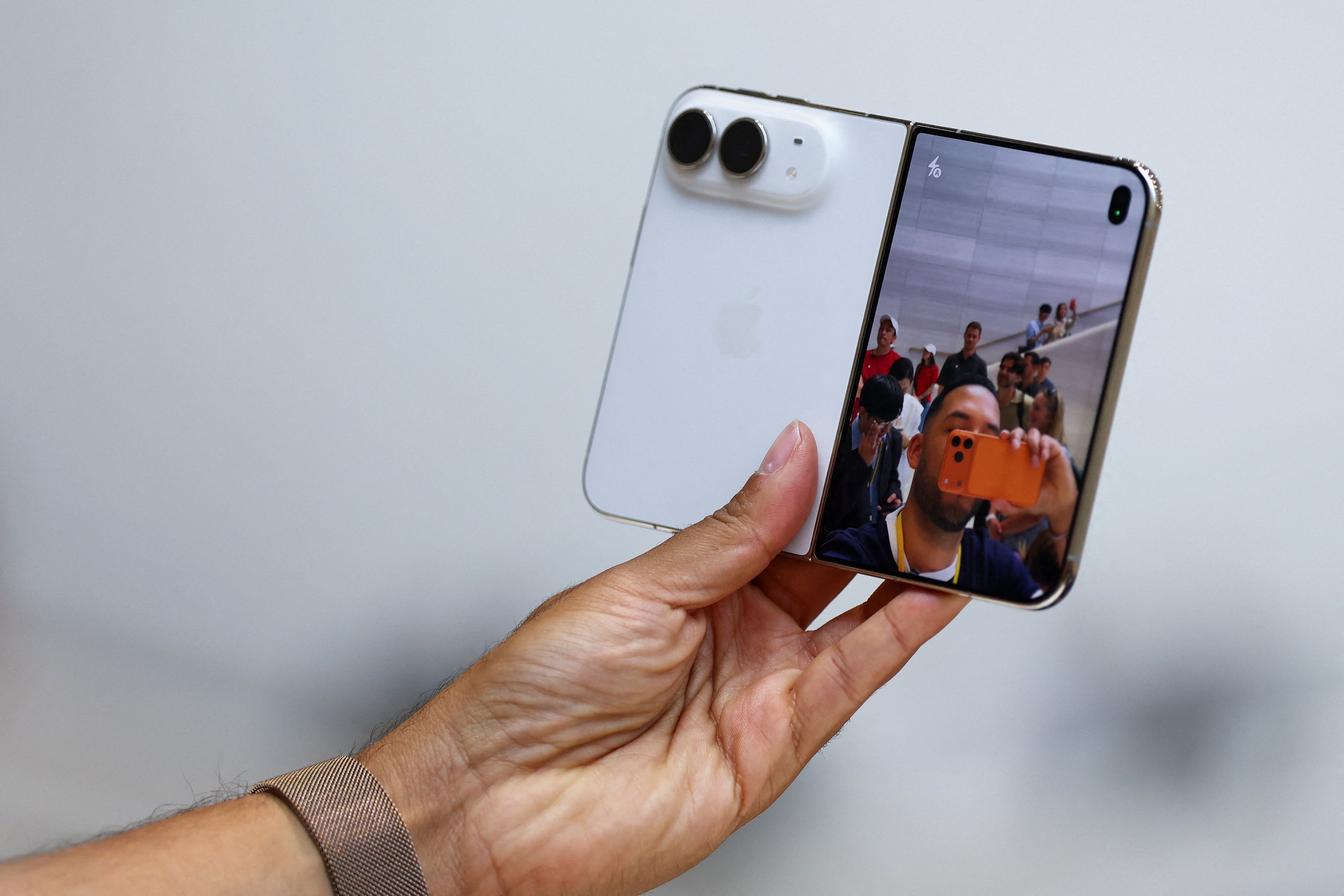 Auf ein teureres Modell auszuweichen hilft nicht: Egal ob 256 GB, 512 GB, 1 TB oder 2 TB Speicher – die Wartezeit ist bei allen Varianten gleich lang.