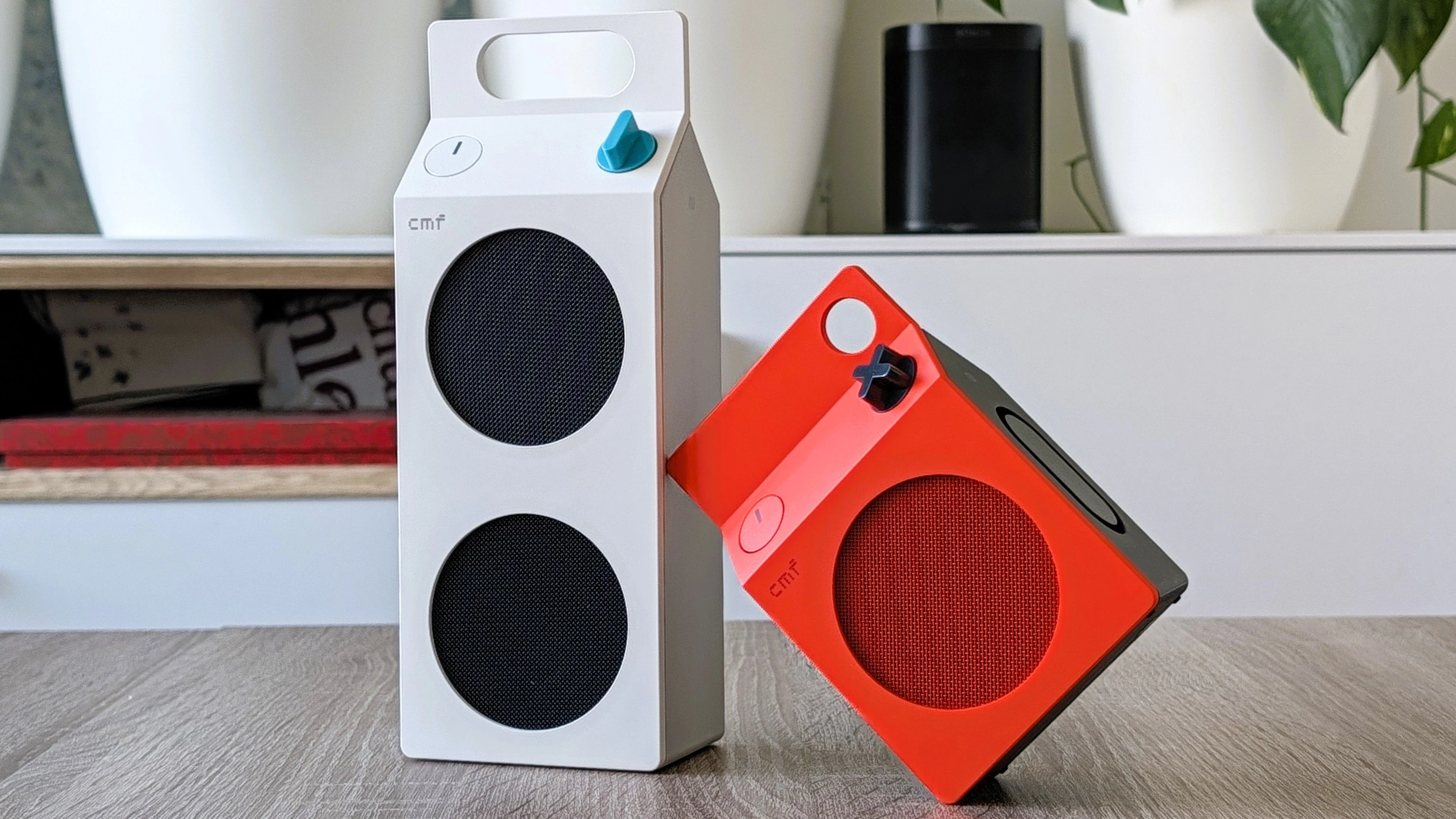 CMF Speaker S und M: Mit knalligem Look und langer Akkulaufzeit treten zwei neue Bluetooth-Boxen an.