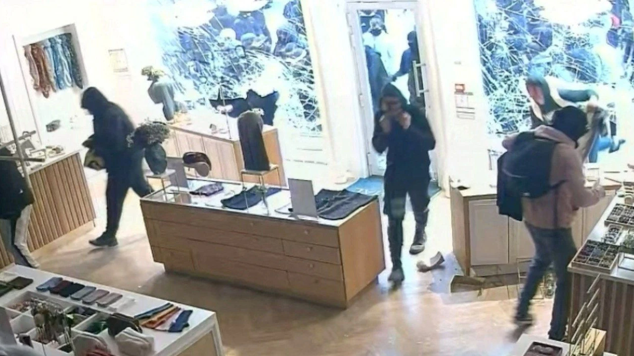 Heute.at - Plünderer verscherbeln jetzt Luxus-Artikel auf Vinted