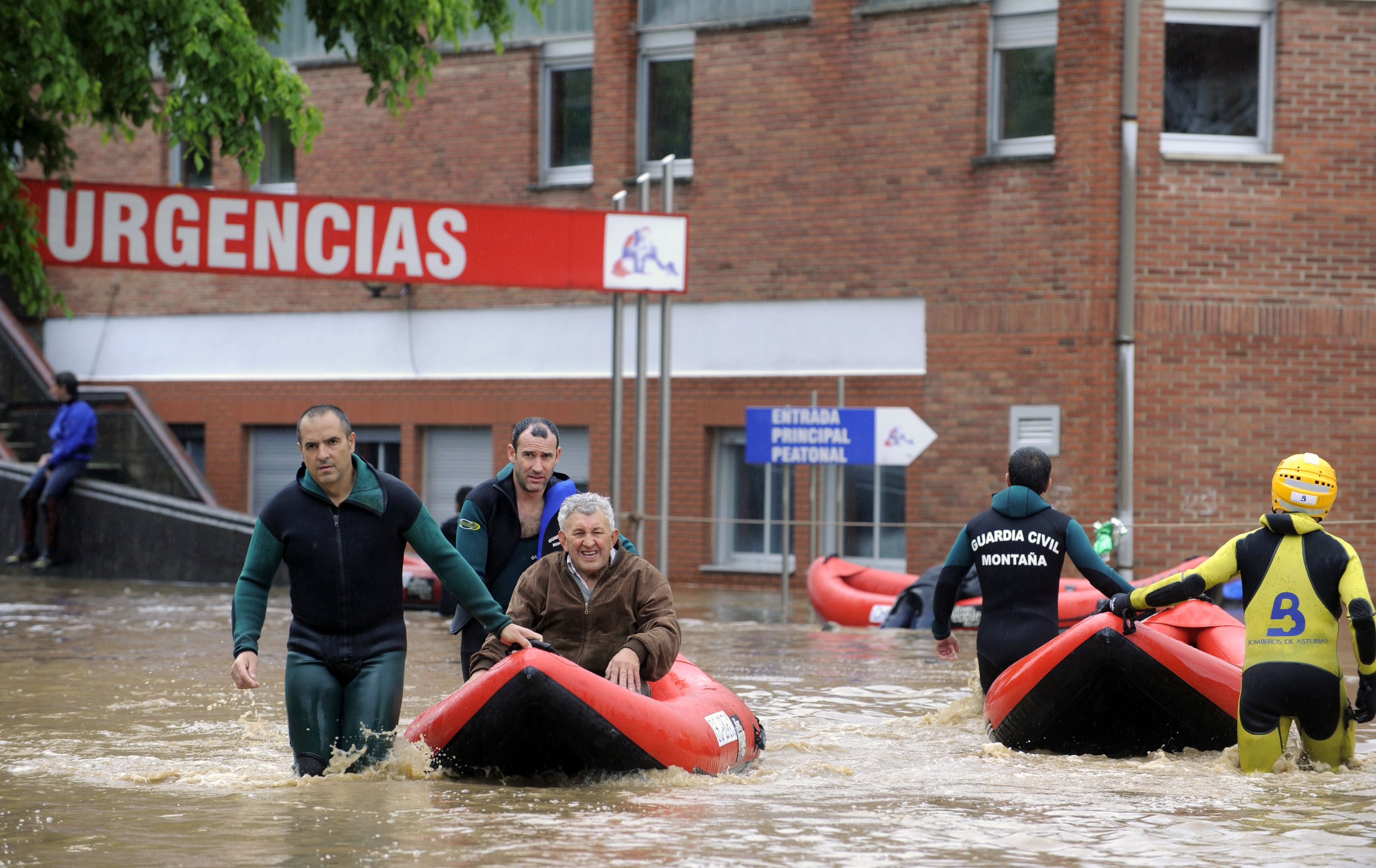 Heute.at - Sie flüchten auf Dächer – 3 Tote nach Flut in Spanien