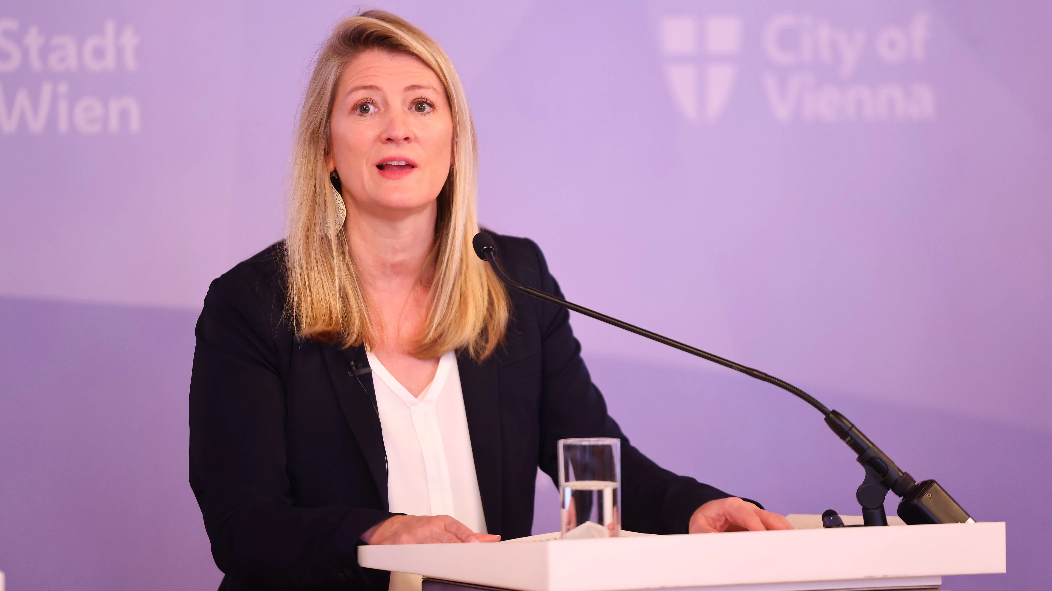 Jugendstadträtin Bettina Emmerling muss aus Spargründen die Förderung für die Awareness-Teams streichen.