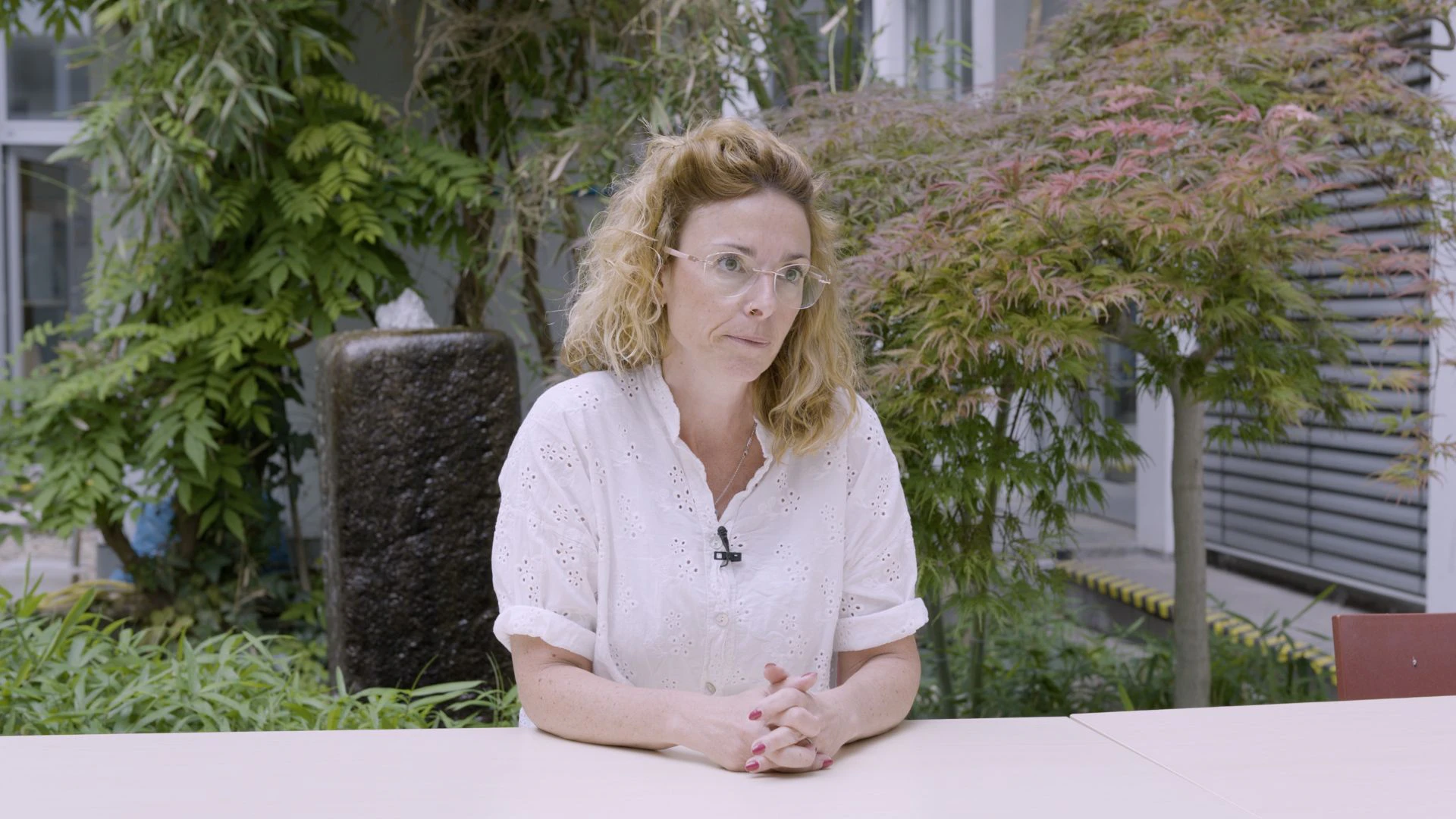 "Pflege ab 14“: Lehrerin Barbara unterstützt Jugendliche, die bereits ab 14 Jahren die Welt der Pflege betreten möchten.