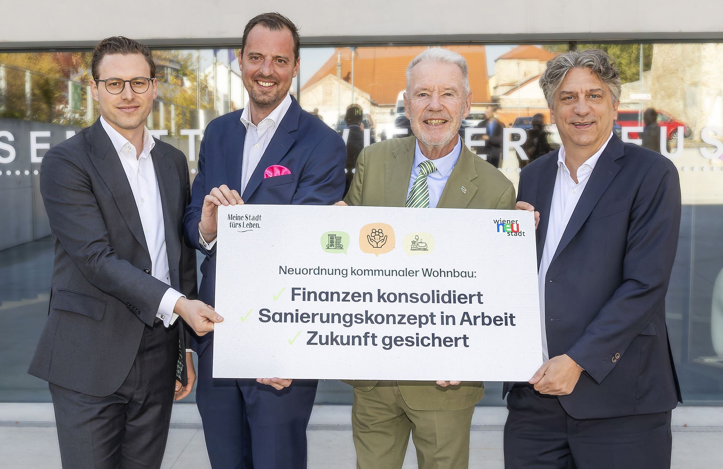 Neuordnung des kommunalen Wohnbaus in Wr. Neustadt: Bugl, Tölt, Schneeberger Havranek (v.l.)