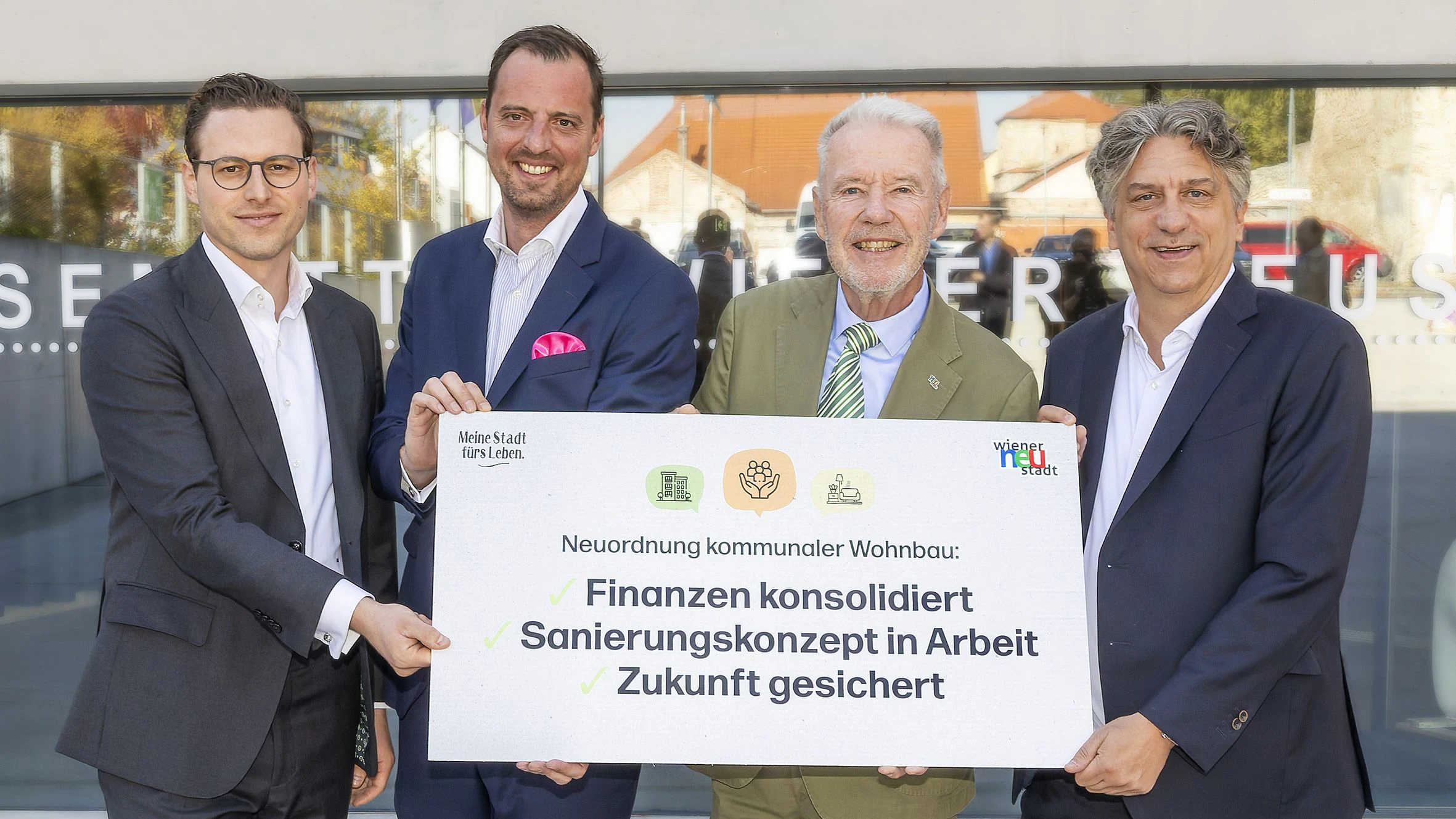 Neuordnung des kommunalen Wohnbaus in Wr. Neustadt: Bugl, Tölt, Schneeberger Havranek (v.l.)