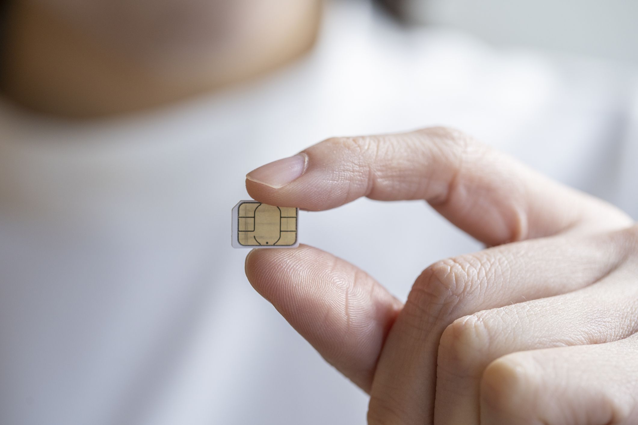 Erst fällt das Handynetz aus, dann droht der Zugriff auf wichtige Konten. Eine Analyse zeigt, wie SIM-Swapping angeboten wird und wie du dich schützen kannst.