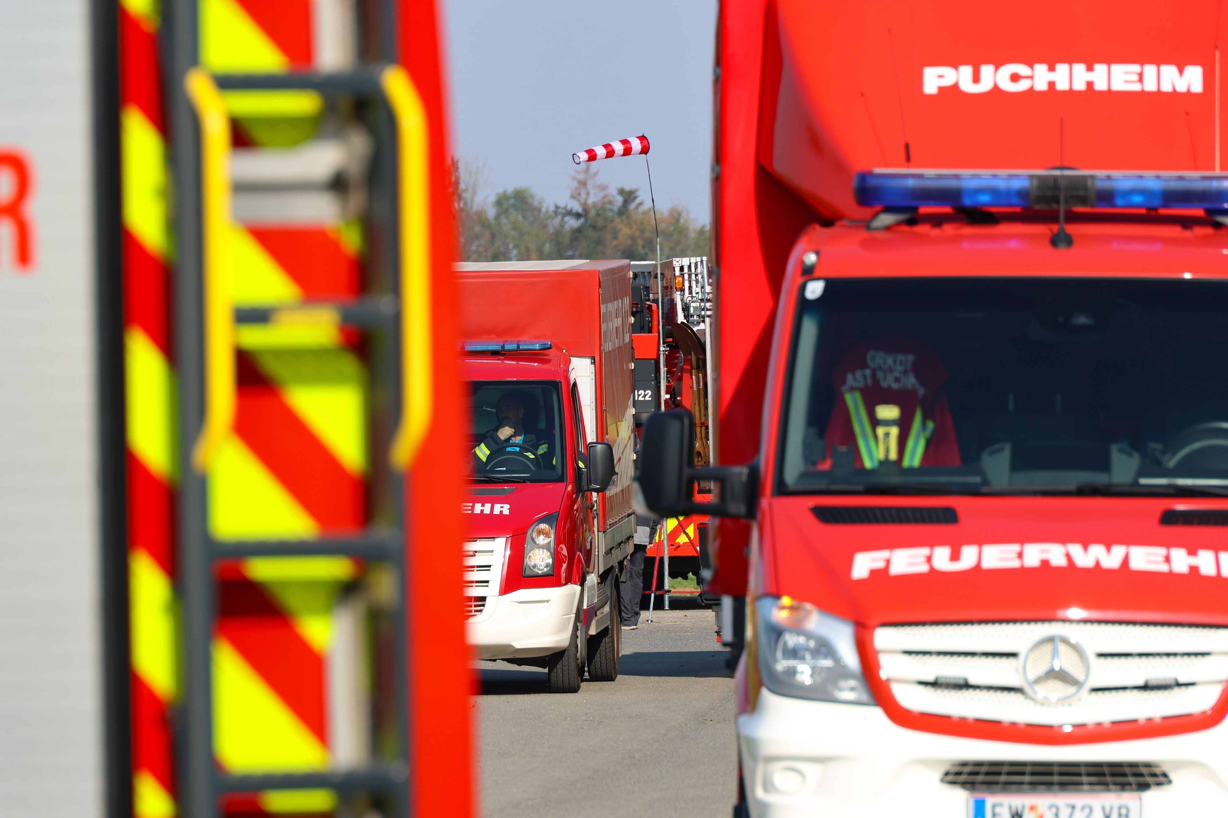 Ein Großaufgebot an Einsatzkräften eilte zu dem Logistikunternehmen.