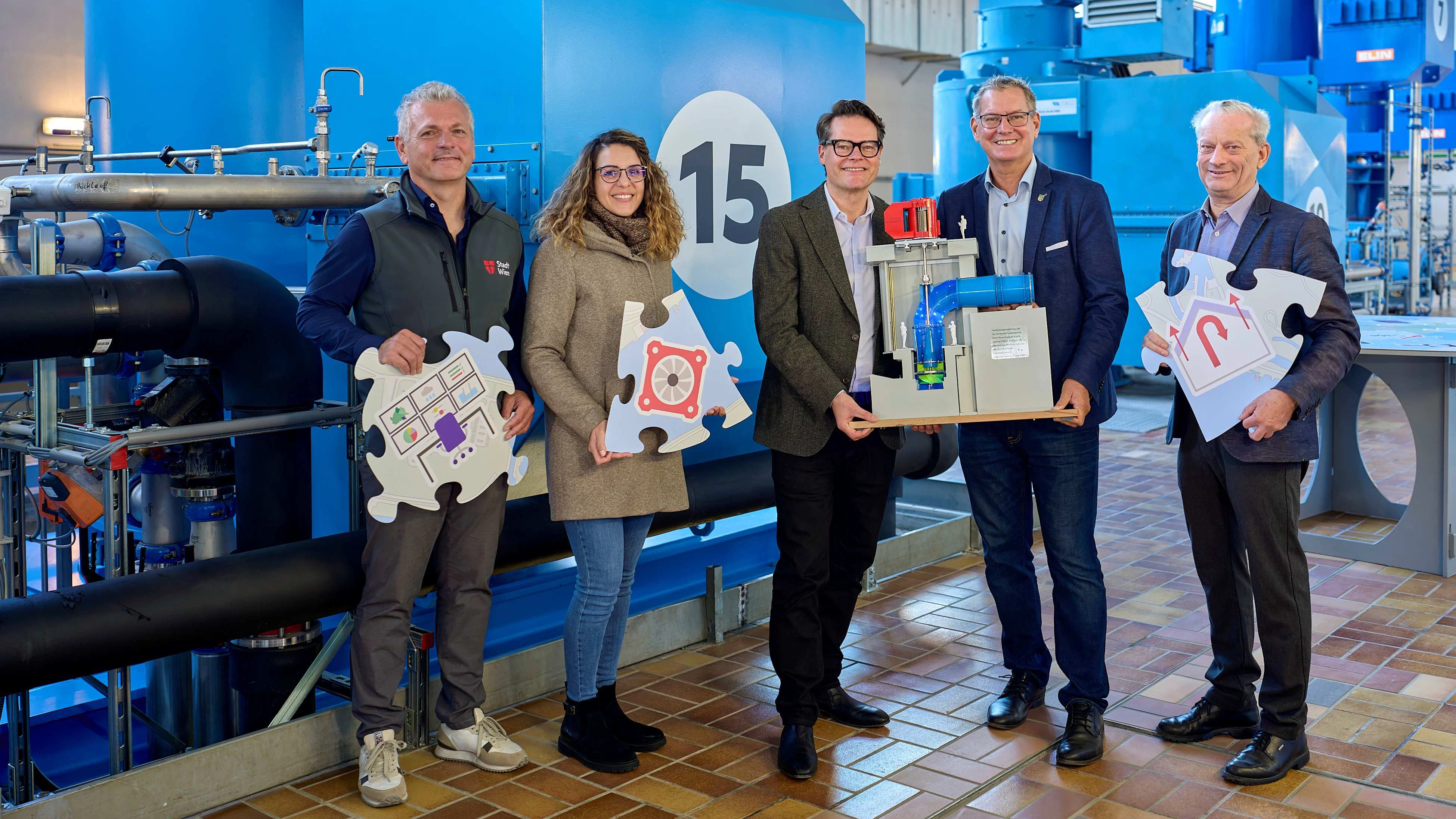 Planungsleiter Felix Rupp, Bezirksvorsteher-Stellvertreterin Melanie Poukar-Neppach (Donaustadt), Bezirksvorsteher Georg Papai (Floridsdorf), Stadtrat Jürgen Czernohorszky und Wien Kanal-Chef Andreas Illmer