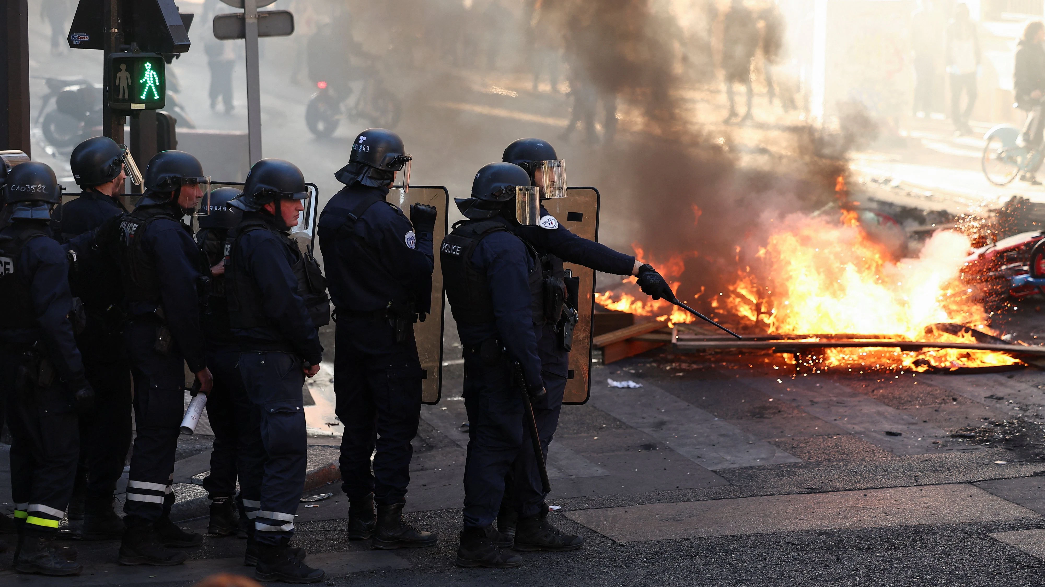 In Frankreich eskaliert die Gewalt. 