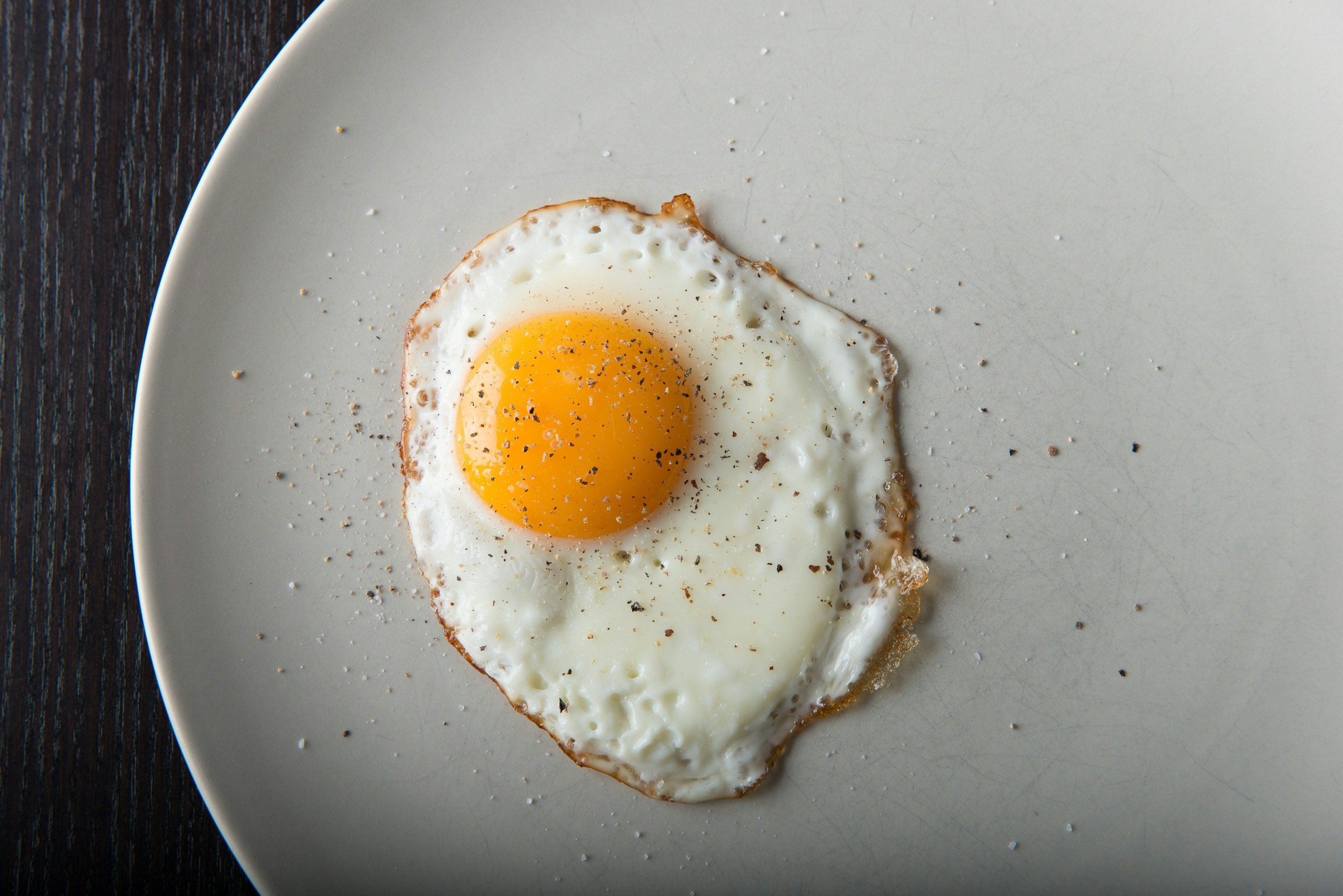 Das Spiegelei gehört zu den einfachsten Frühstücks-Ideen der Welt.