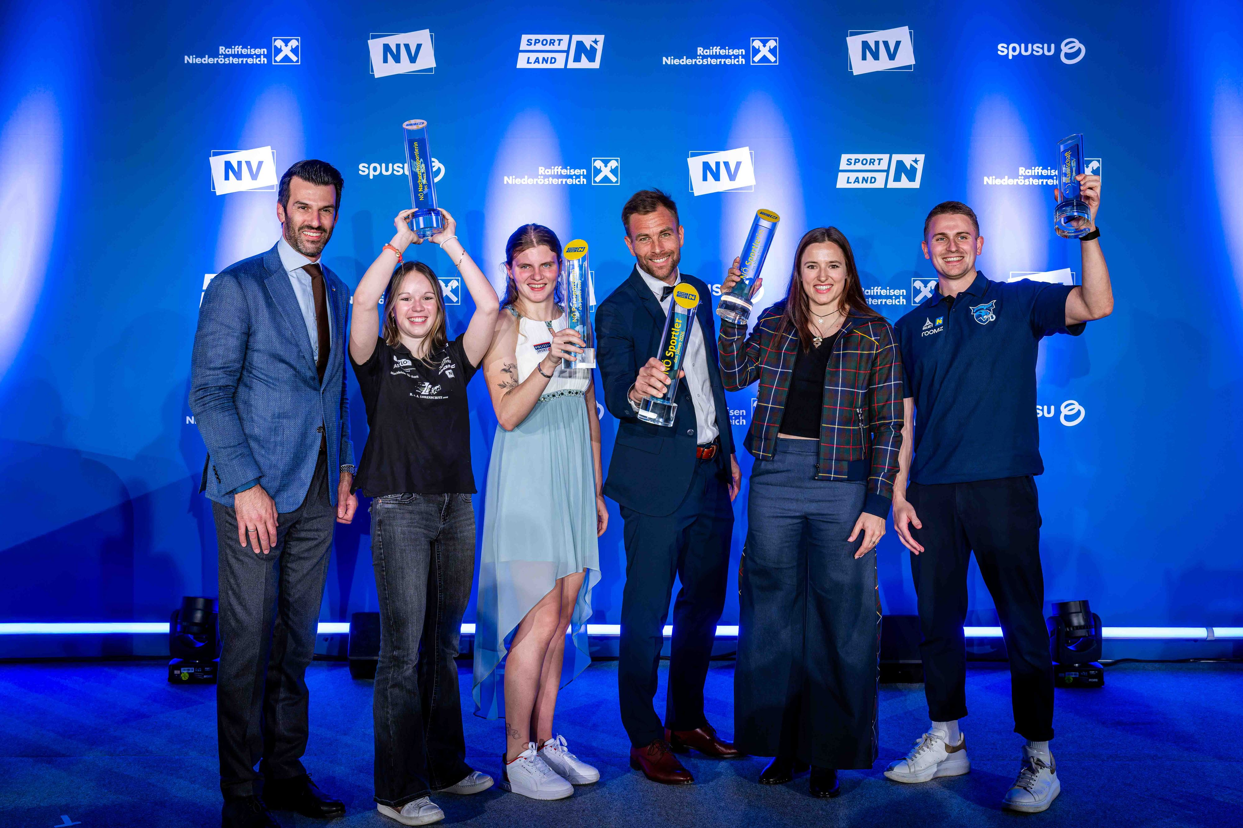 Benjamin Karl und Katharina Huber mit ihren Awards