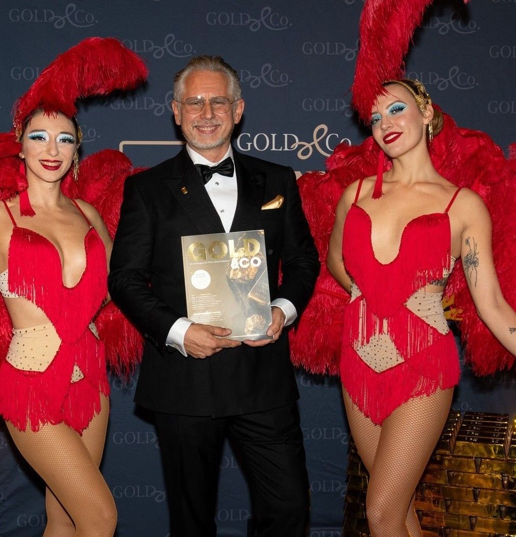 Chef und Gründer von Gold & Co. Mag. Walter Hell-Höflinger mit dem neuen Magazin.