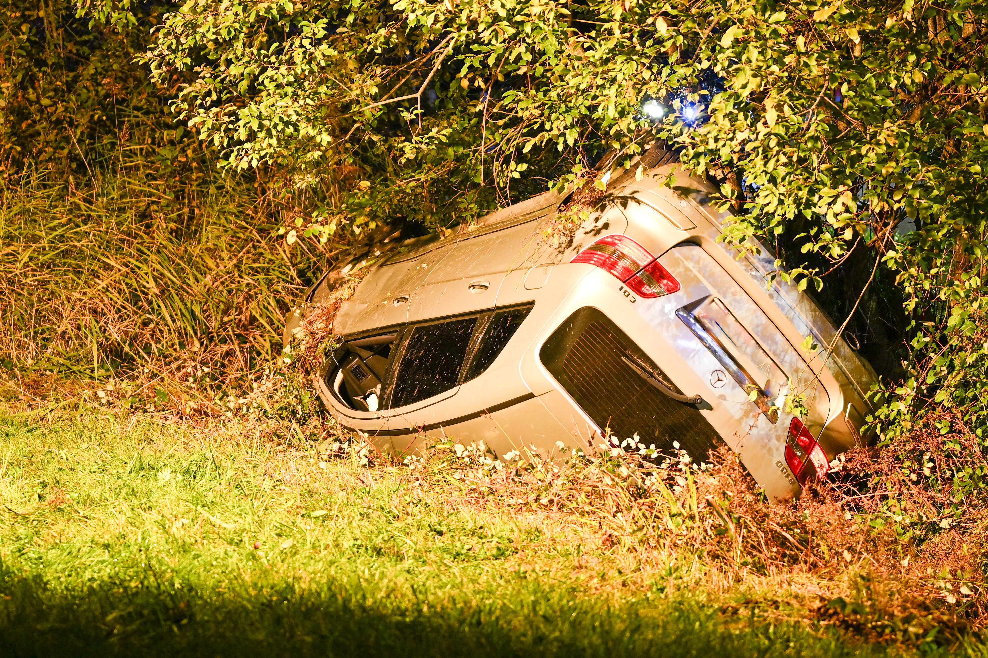 Der Mercedes-Fahrer blieb bei dem Unfall unverletzt.