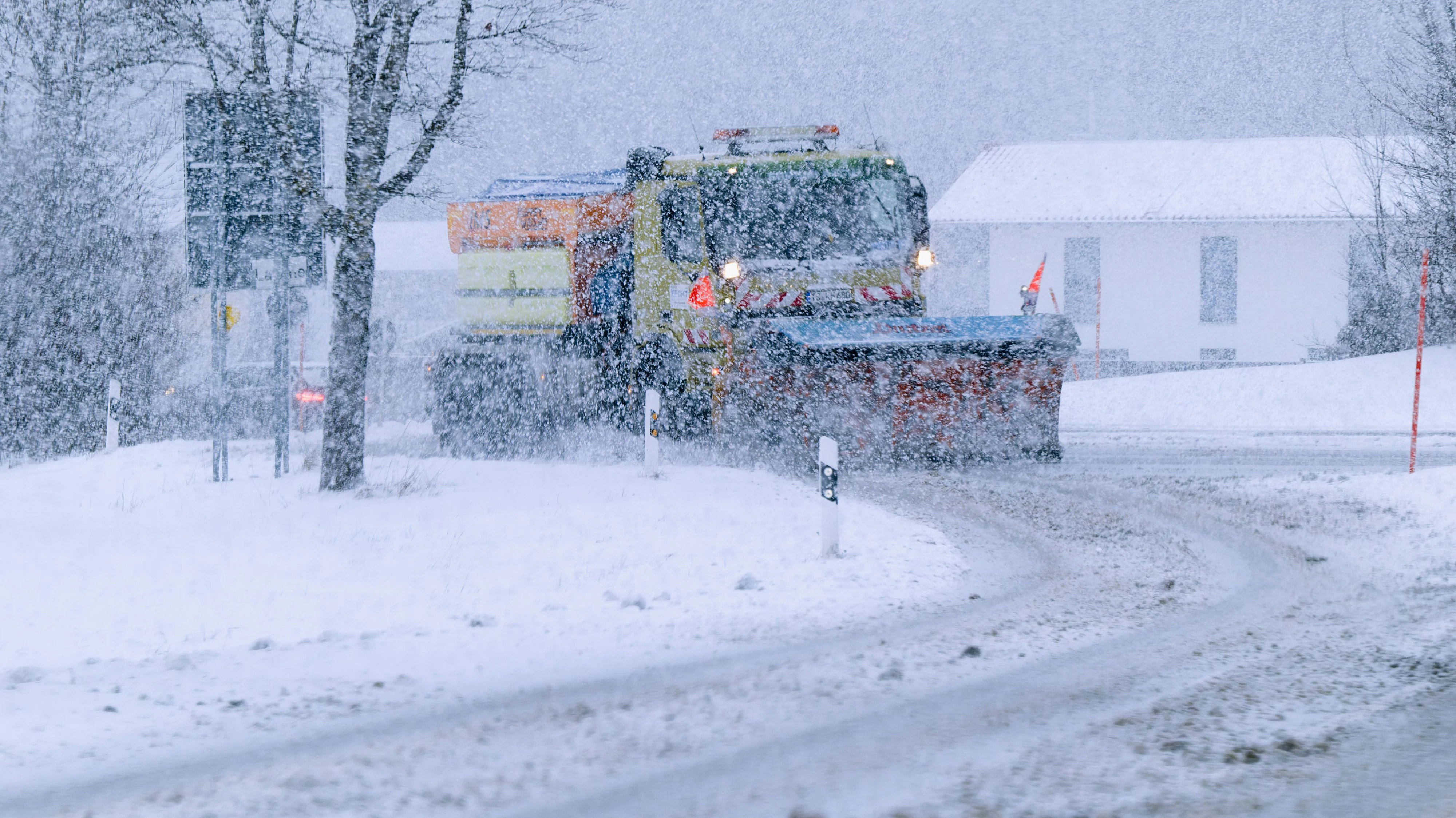 Die Schneefallgrenze sinkt auf bis zu 1.000 Meter.