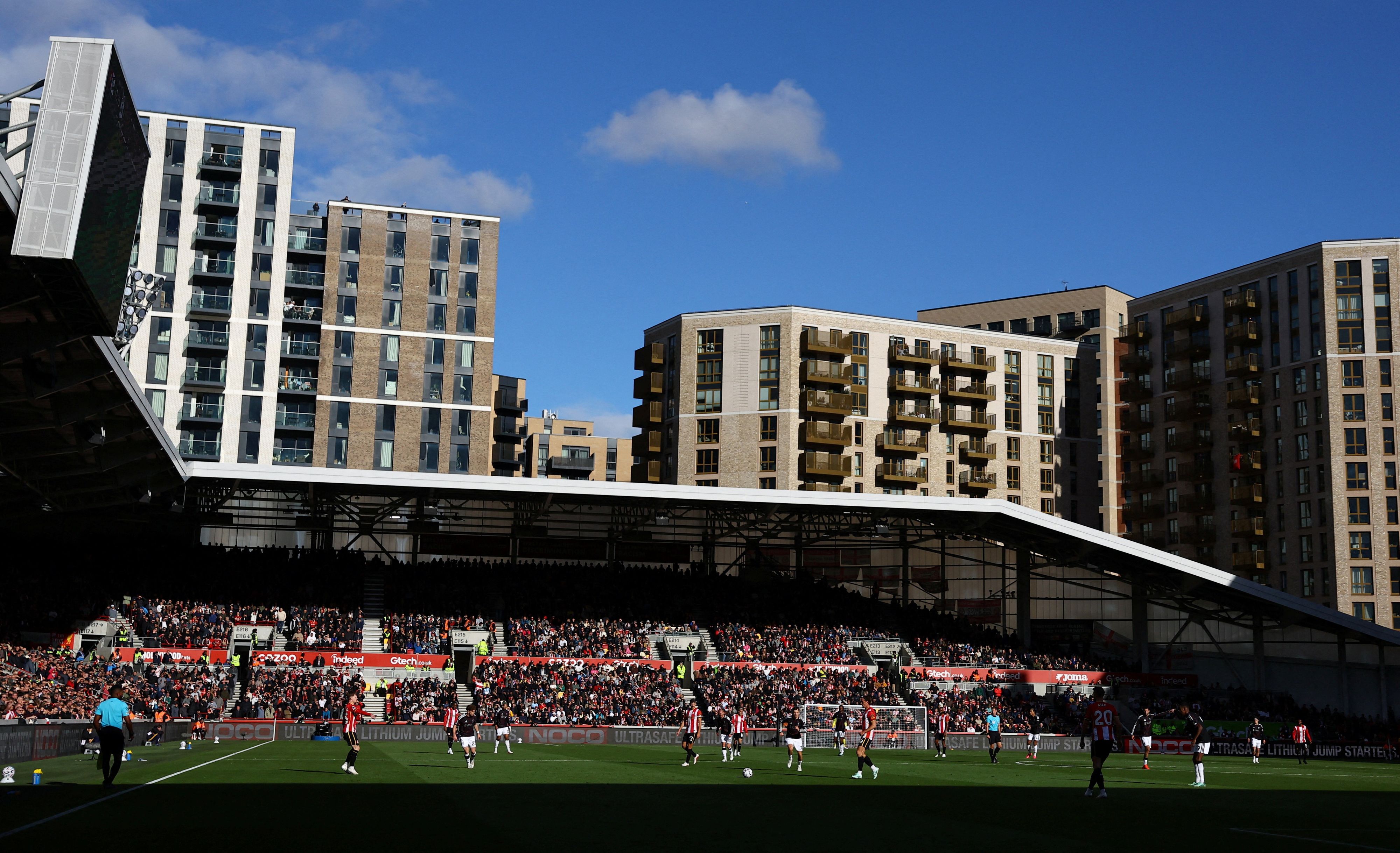 Das GTech Community Stadium in London beim Spiel Brentford gegen Liverpool