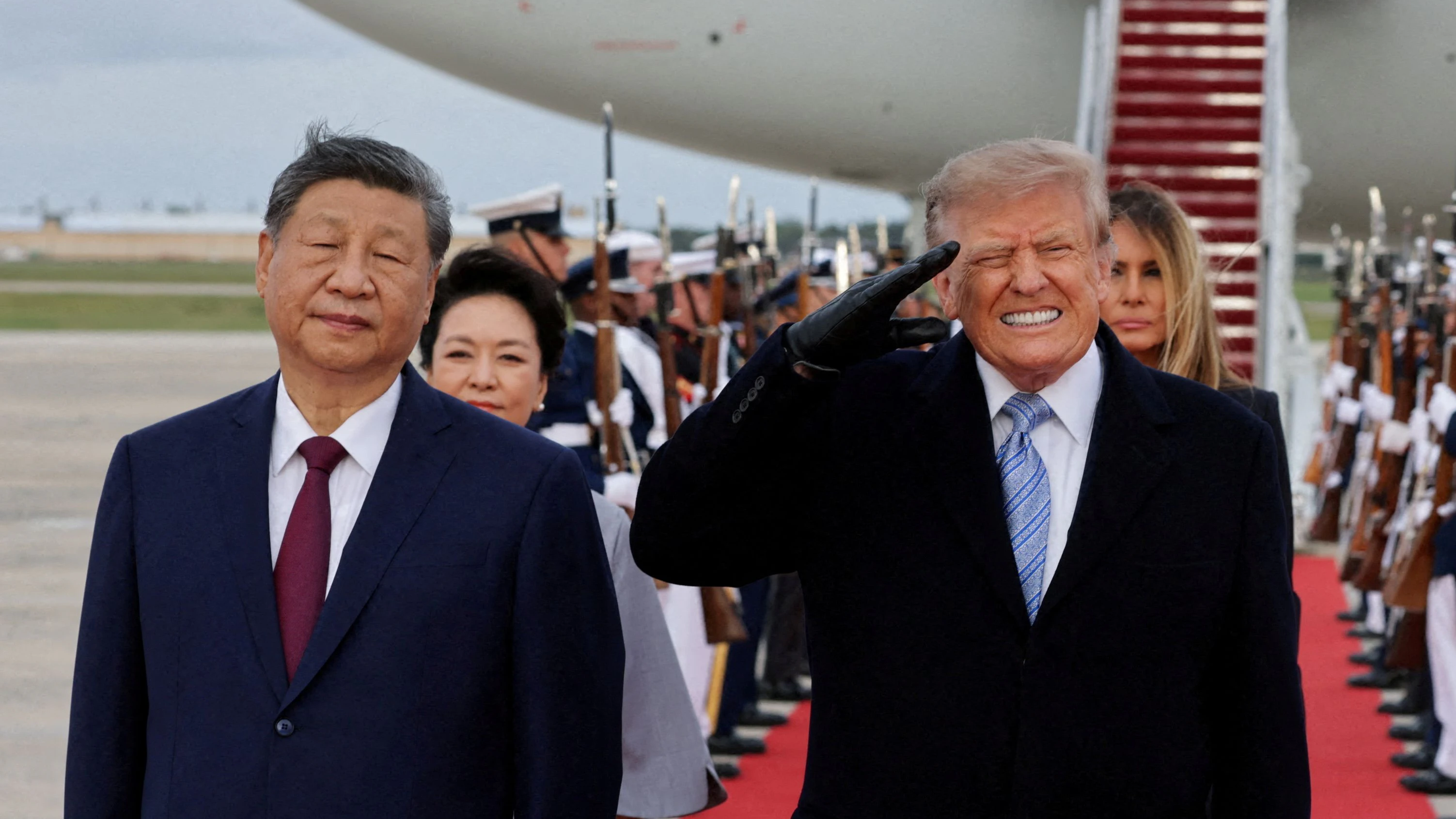 US President Donald Trump reacts to the roar of B-1 bomber flyover during the U.S. national anthem as Trump salutes next to Chinese President Xi Jinping during an arrival ceremony ahead of a state visit at Joint Base Andrews, Maryland, US, September 23, 2026. REUTERS/Jonathan Ernst
     TPX IMAGES OF THE DAY     