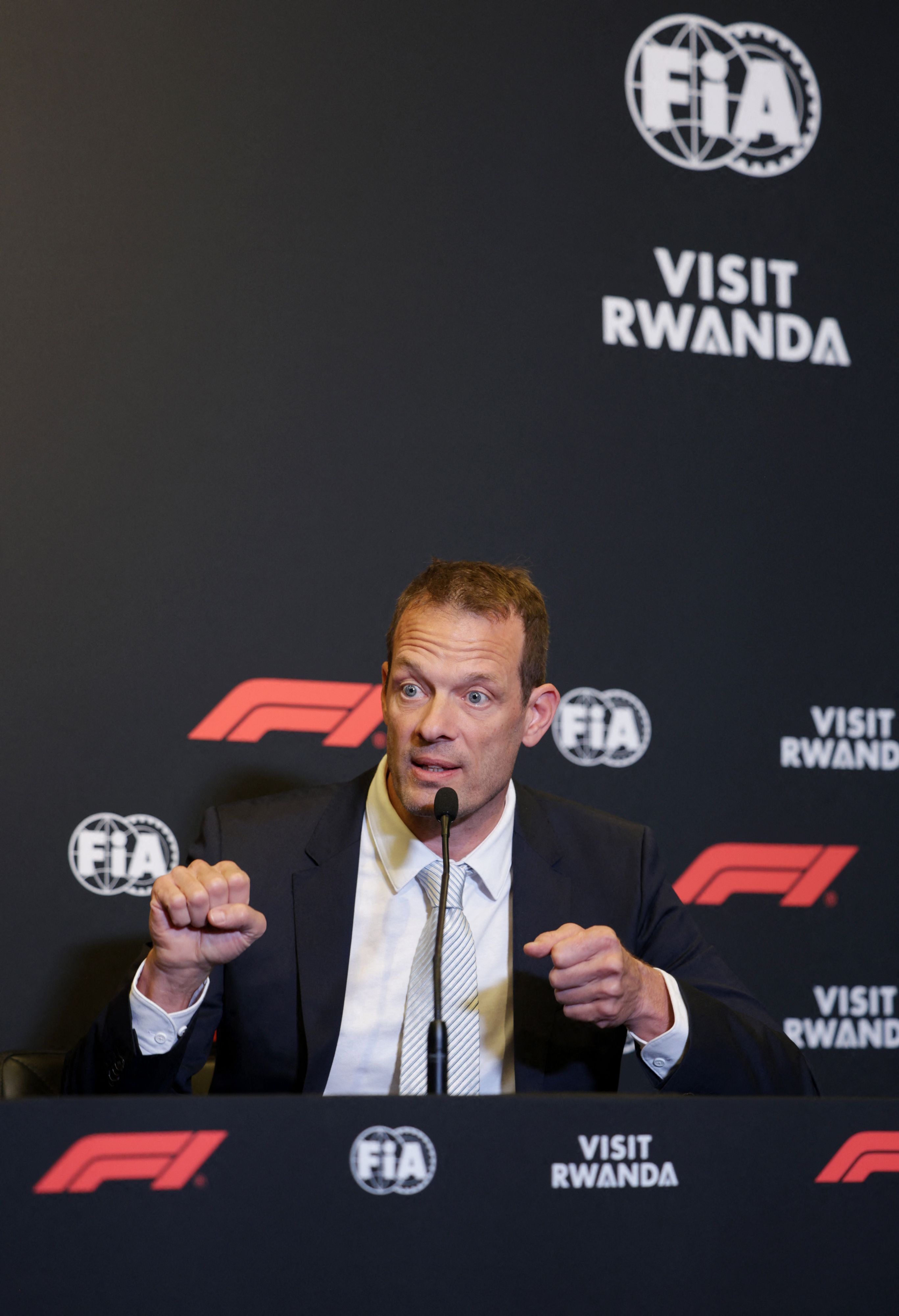 Heute.at - Kritiker geköpft: Baut Alex Wurz Strecke für Diktator?