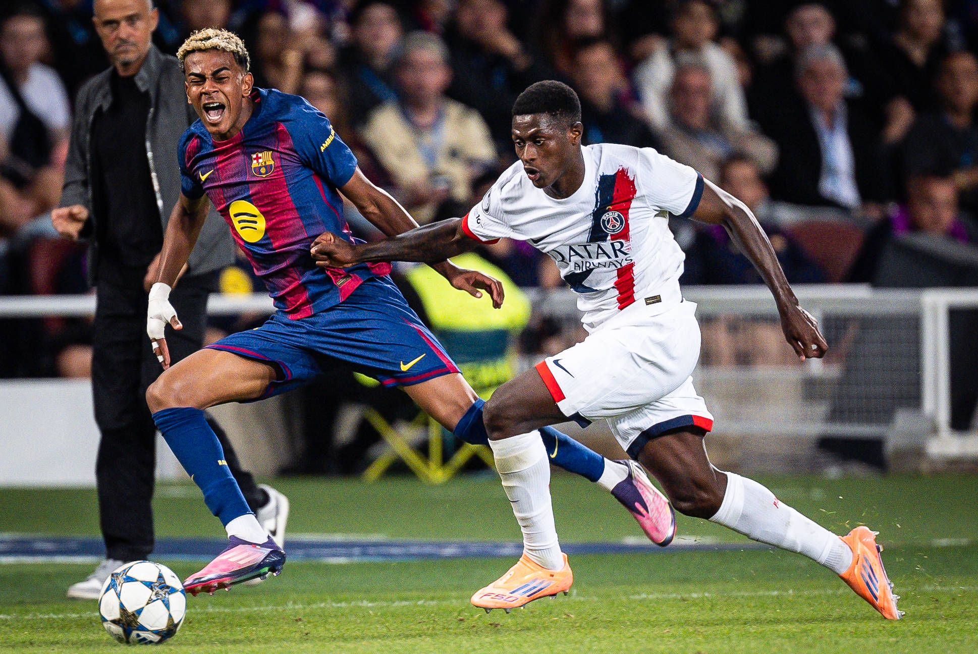 Lamine Yamal und Nuno Mendes.