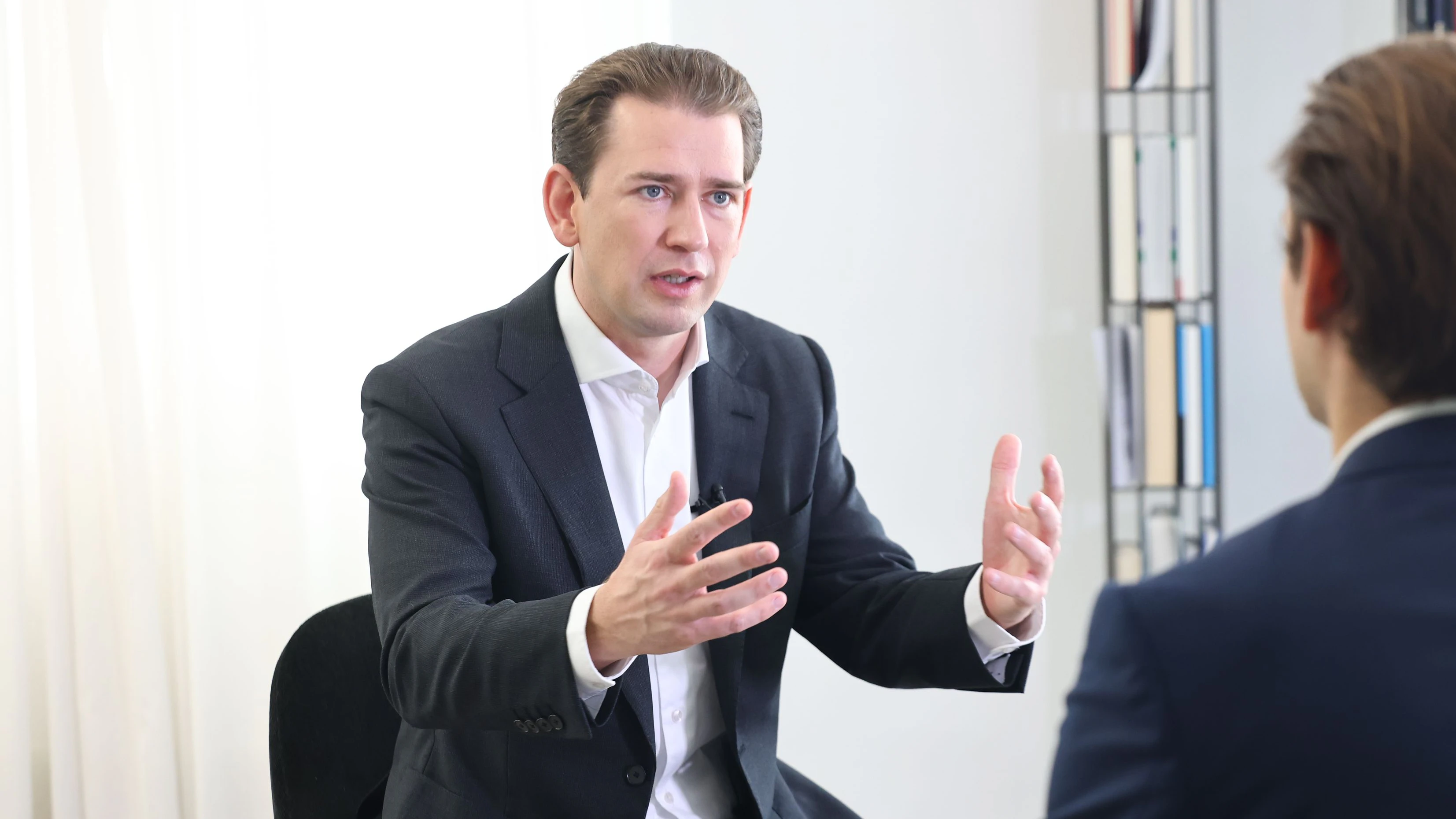 Sebastian Kurz im Interview. Er warnt eindringlich vor der Ausweitung der Krawalle in Frankreich auf Österreich.
