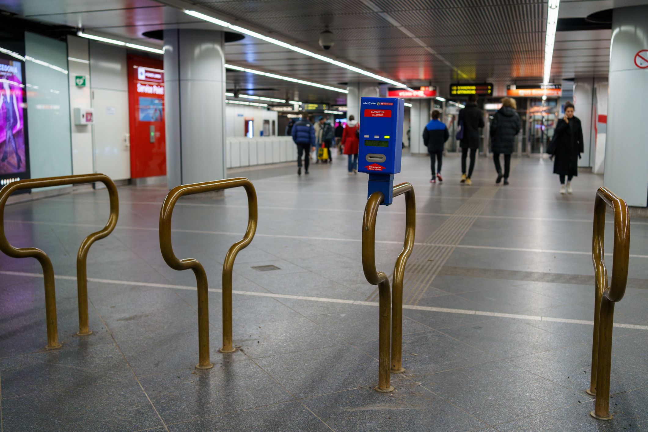 Laut einem Tarifentwurf soll die Wiener Öffi-Jahreskarte ab 2027 483,10 Euro kosten. Beim Mobilpass-Ticket ist ein deutlich größeres Plus geplant.